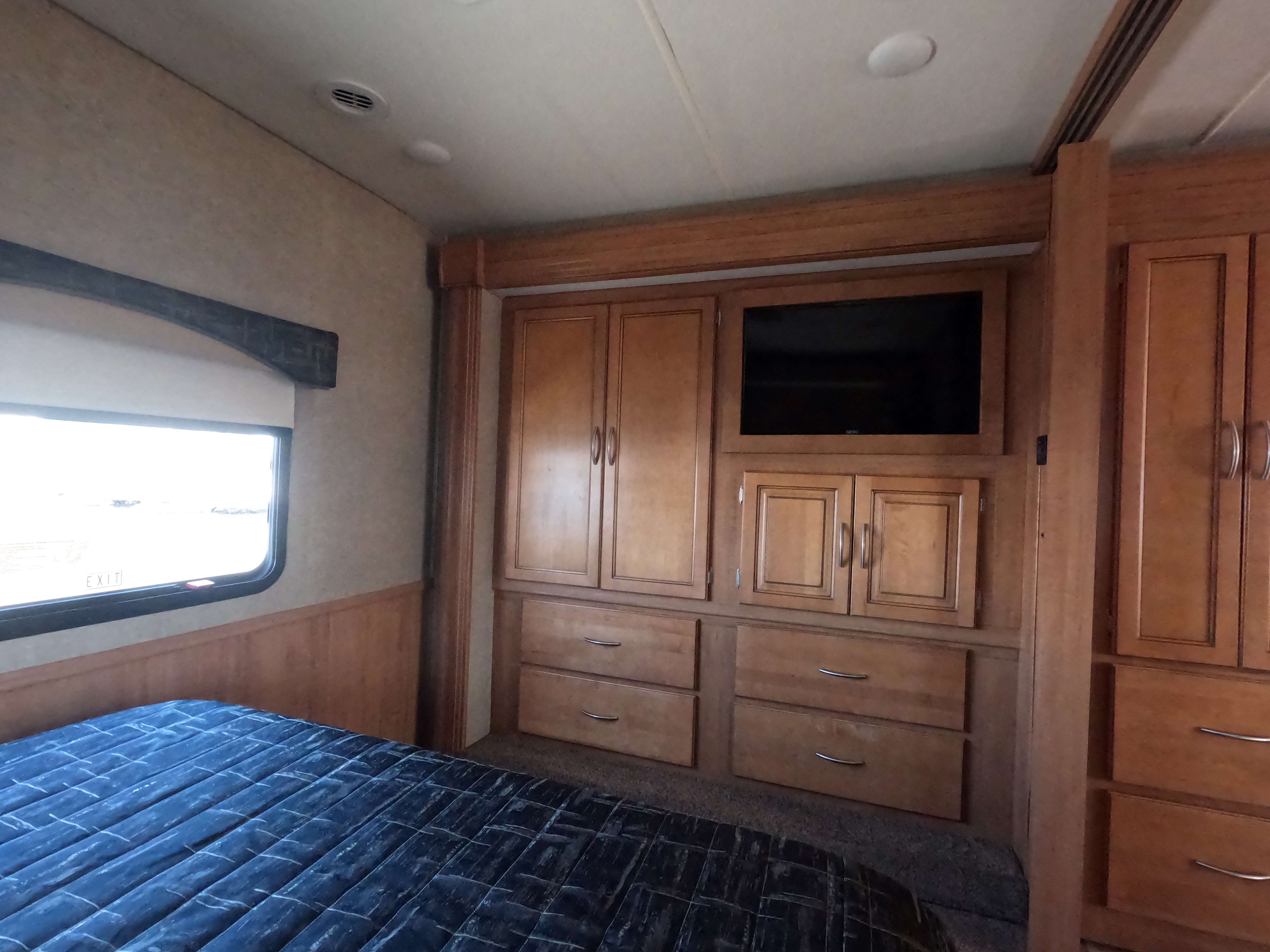 2016 Coachmen Mirada 31FW-9