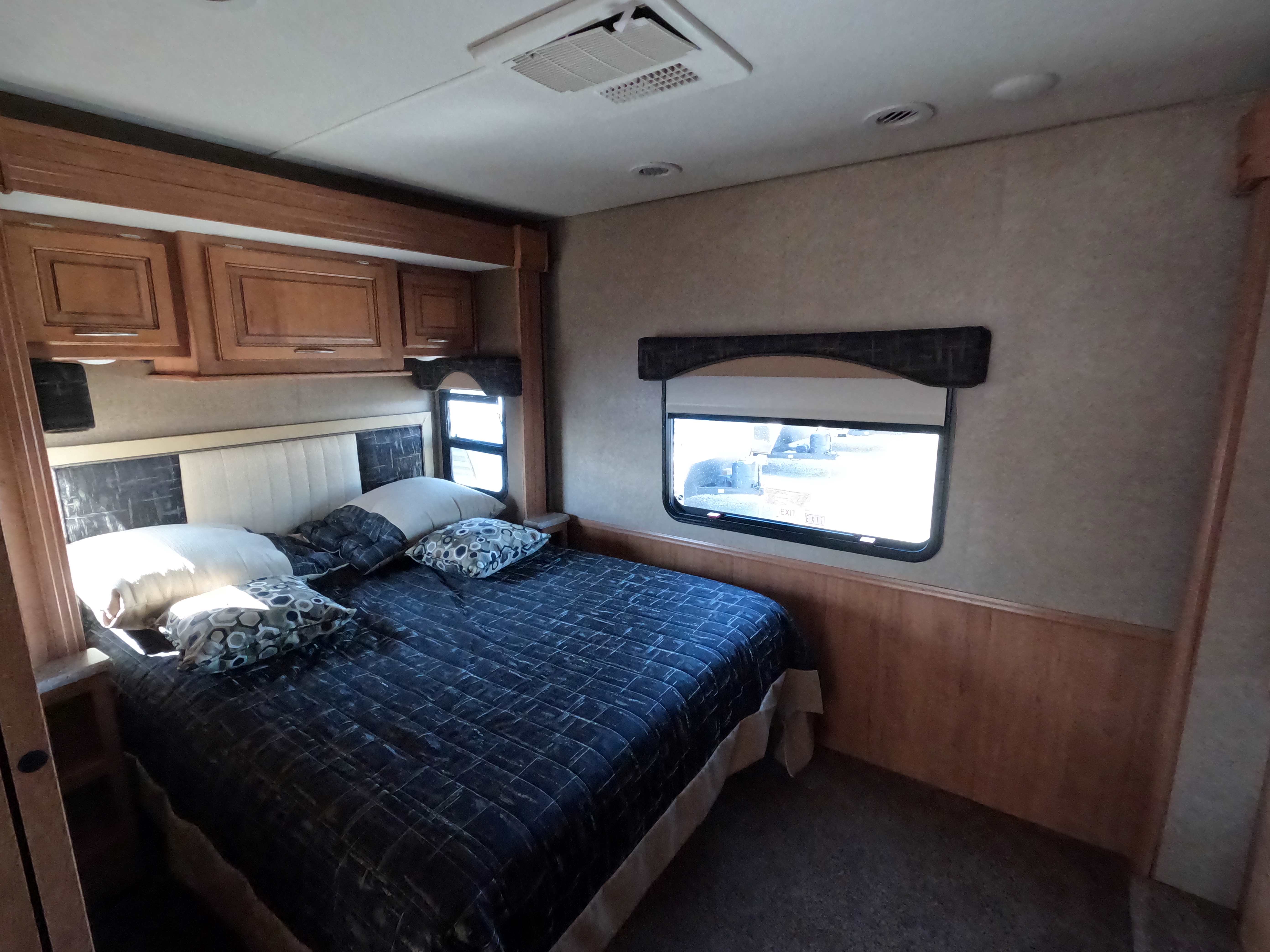 2016 Coachmen Mirada 31FW-8