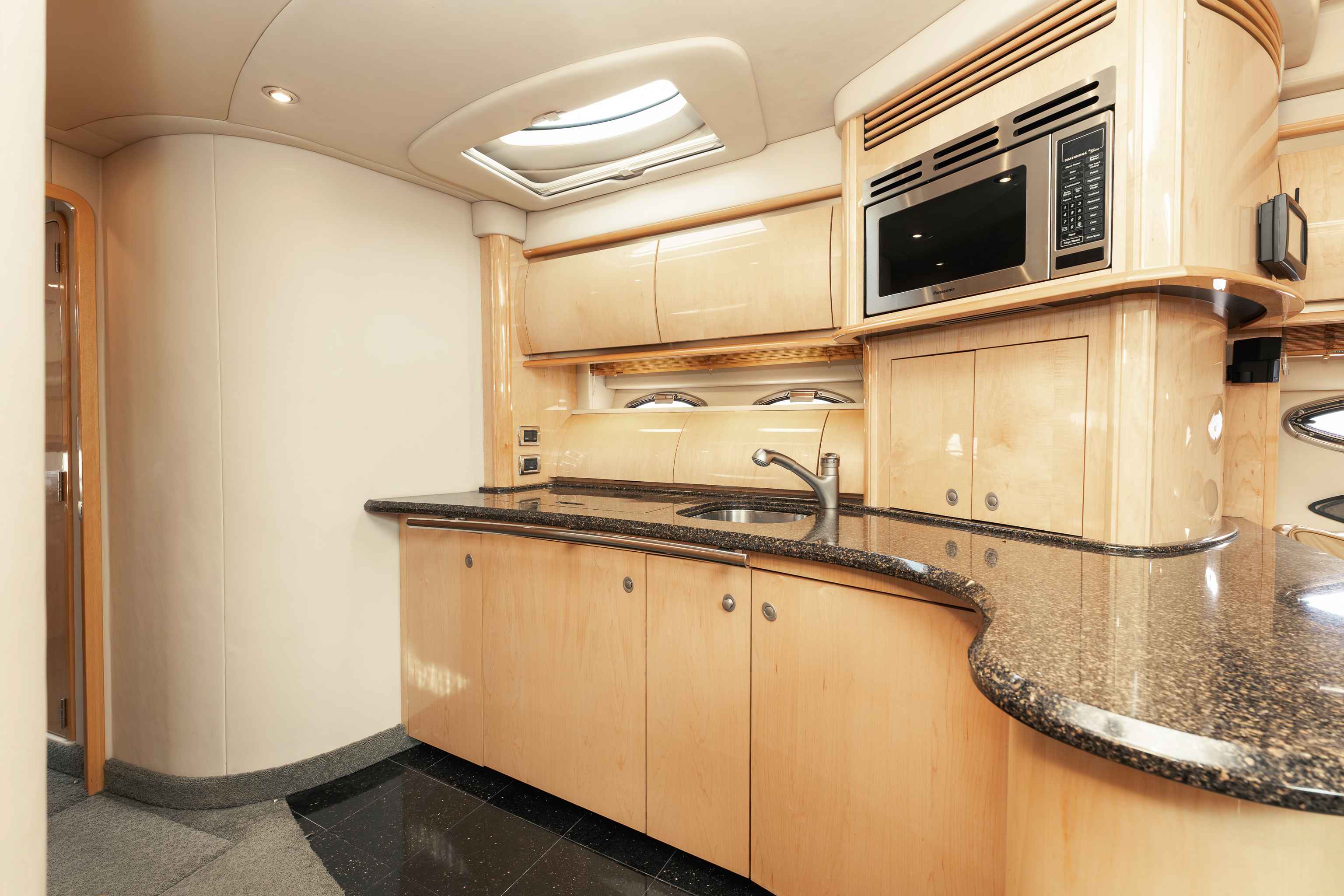 Pre-Owned 2005 Sea ray Sundancer 500 for Sale | Vancouver, BC | M&P Yacht Centre | 65dd1116bfae0693480cfe2e