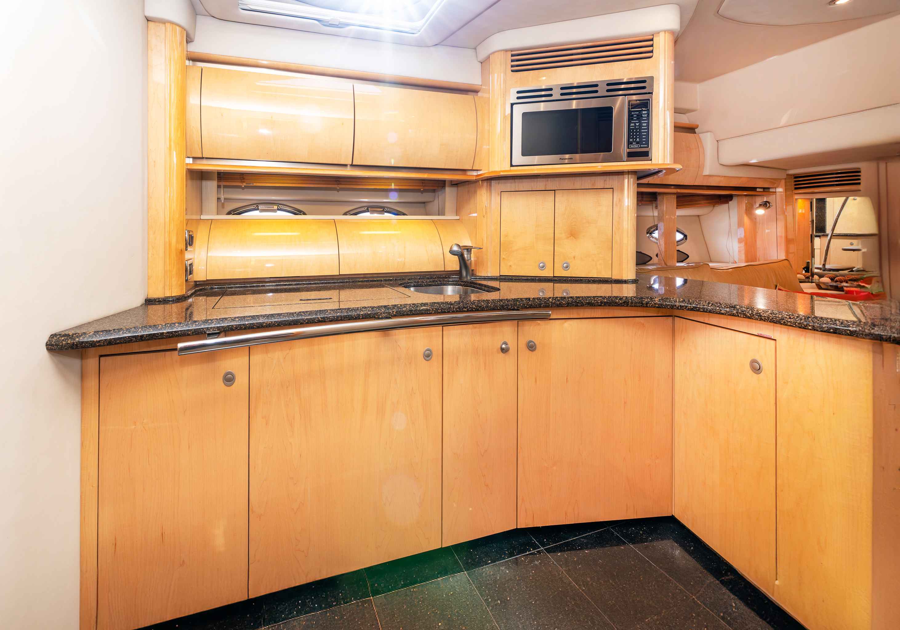 Pre-Owned 2005 Sea ray Sundancer 500 for Sale | Vancouver, BC | M&P Yacht Centre | 65dd1116bfae0693480cfe2e