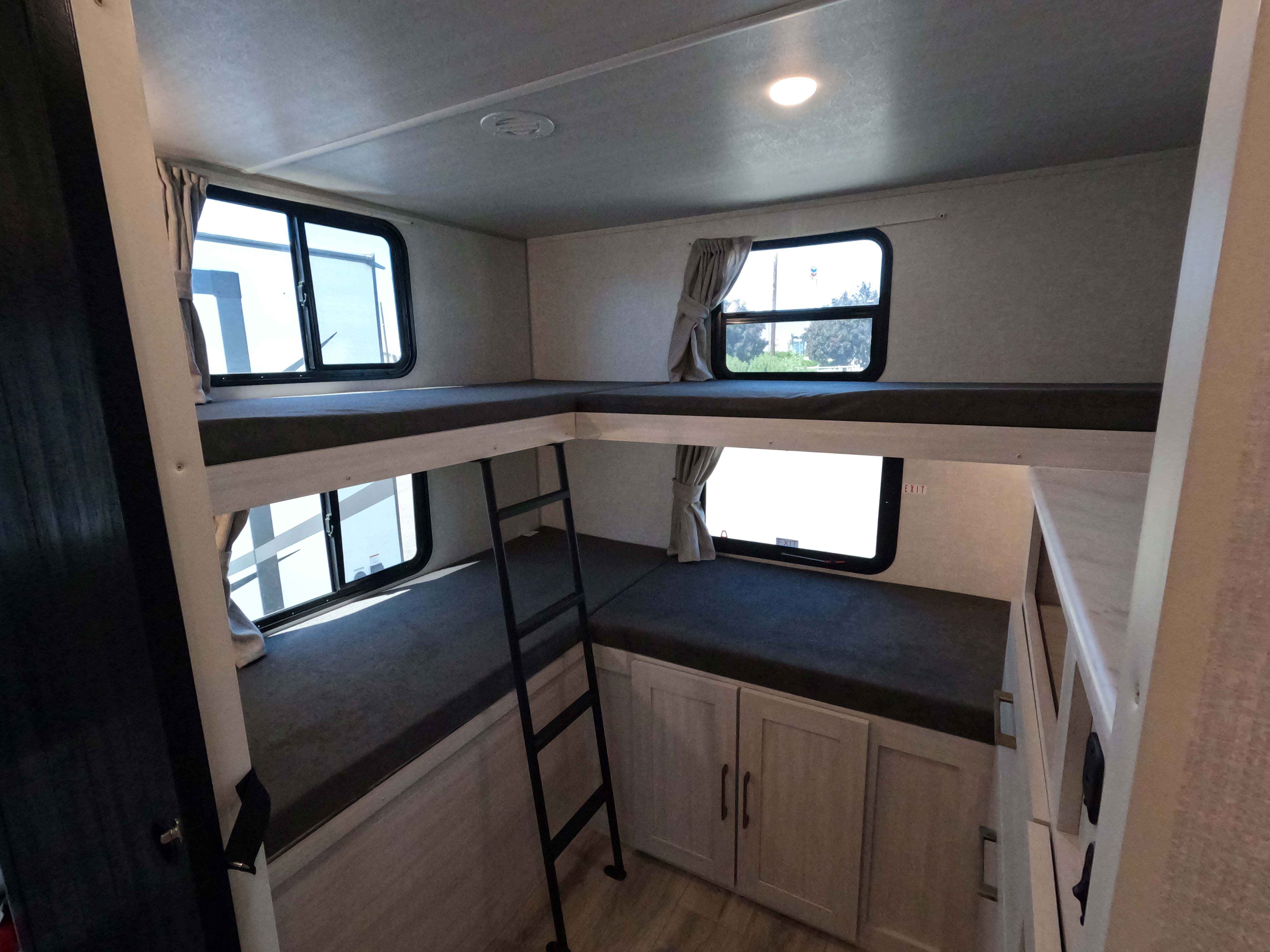 2025 Forest River Surveyor 296QBLE-16