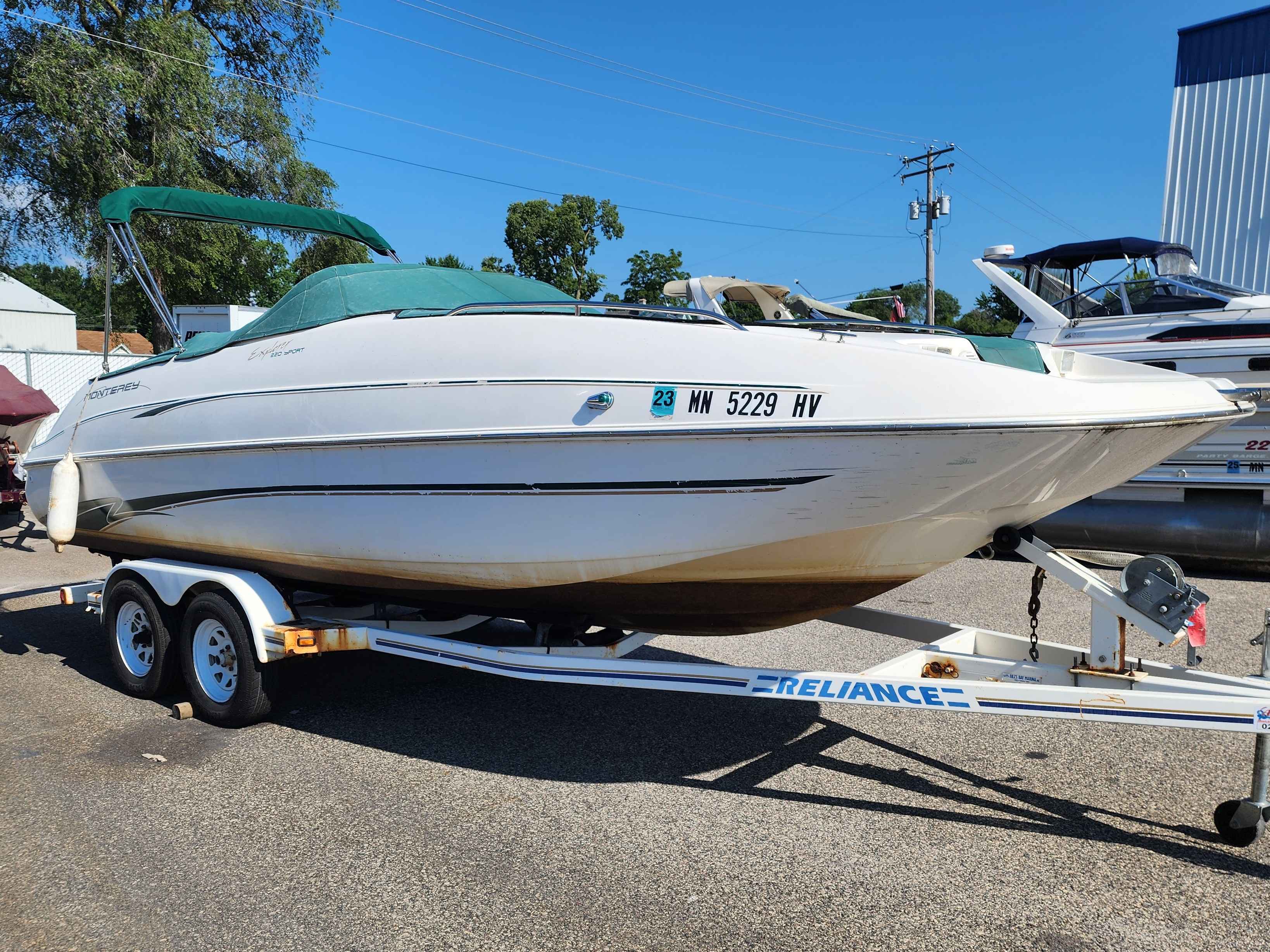 2000 Monterey 220 EXPLORER SP