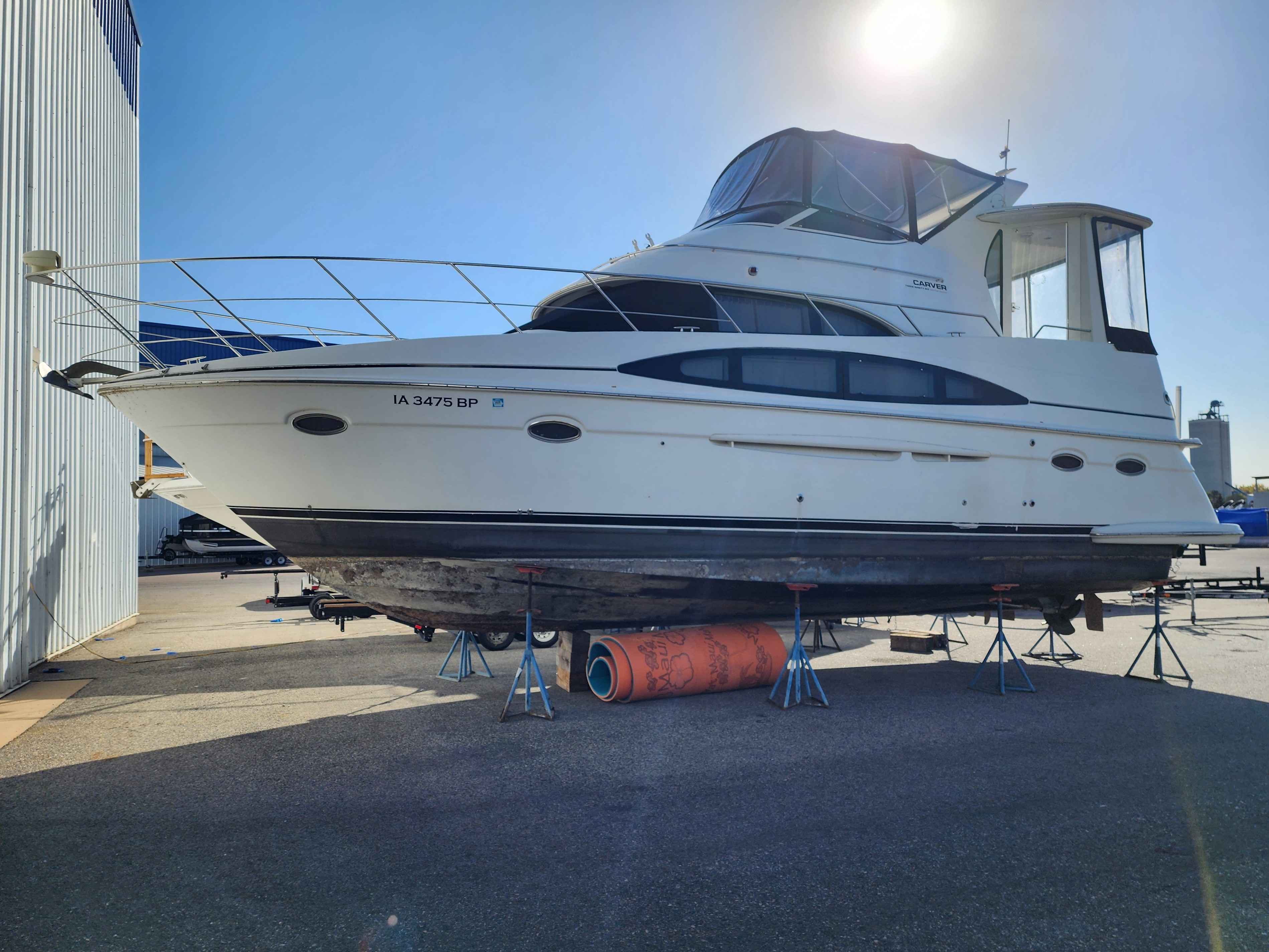 2001 Carver 396