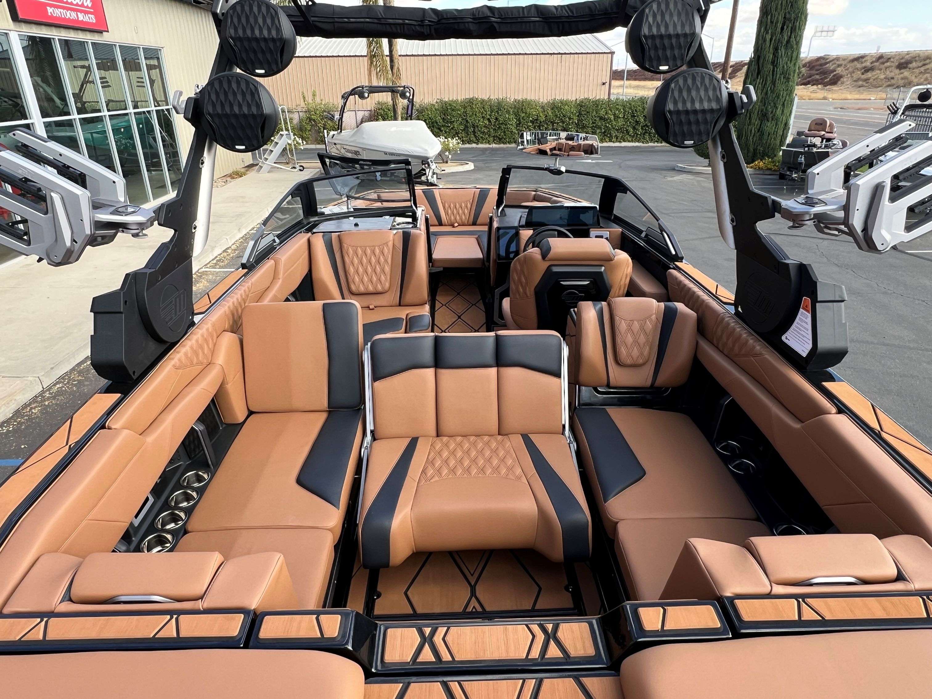 2025 Malibu M242-12