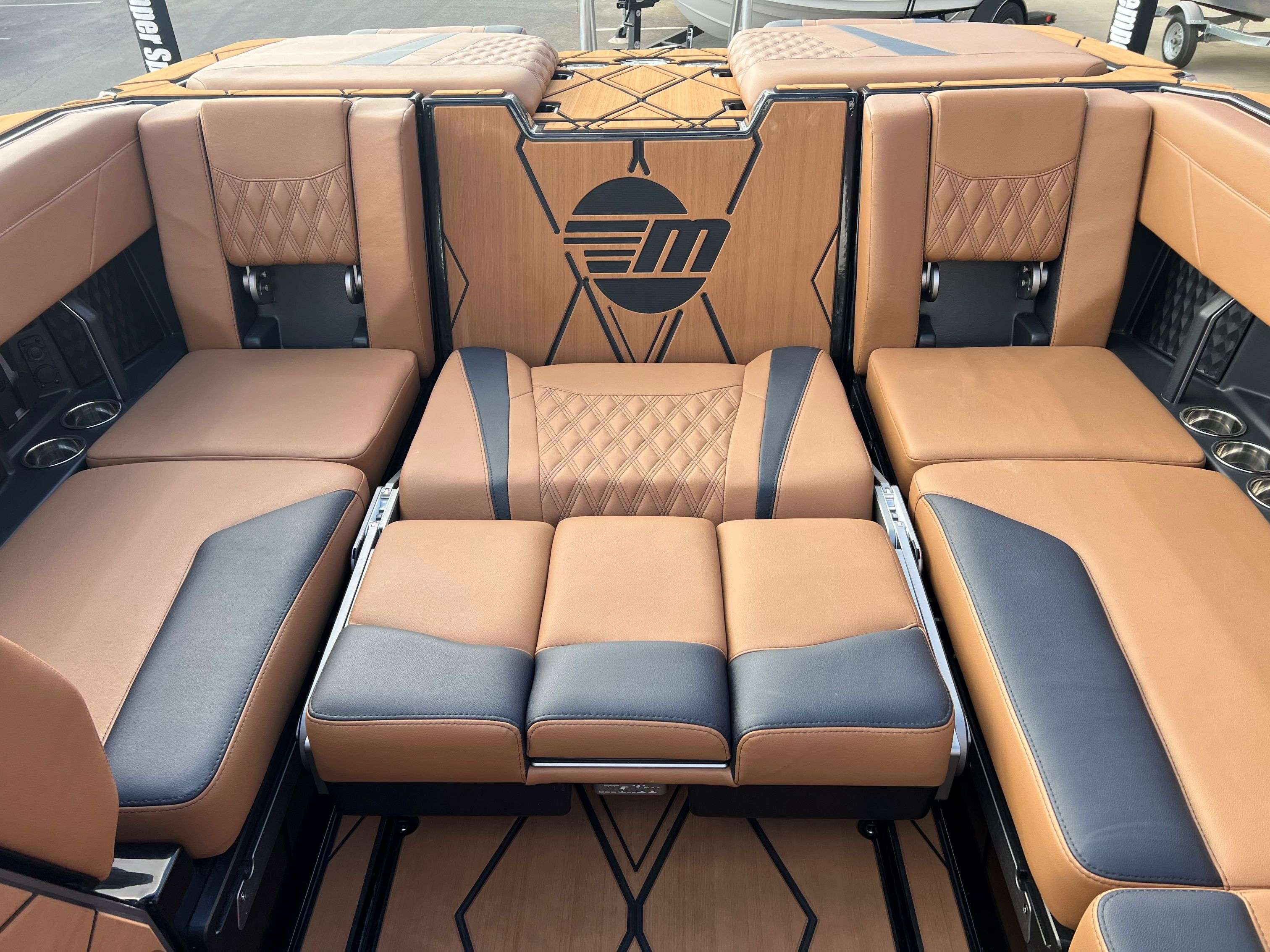 2025 Malibu M242-14