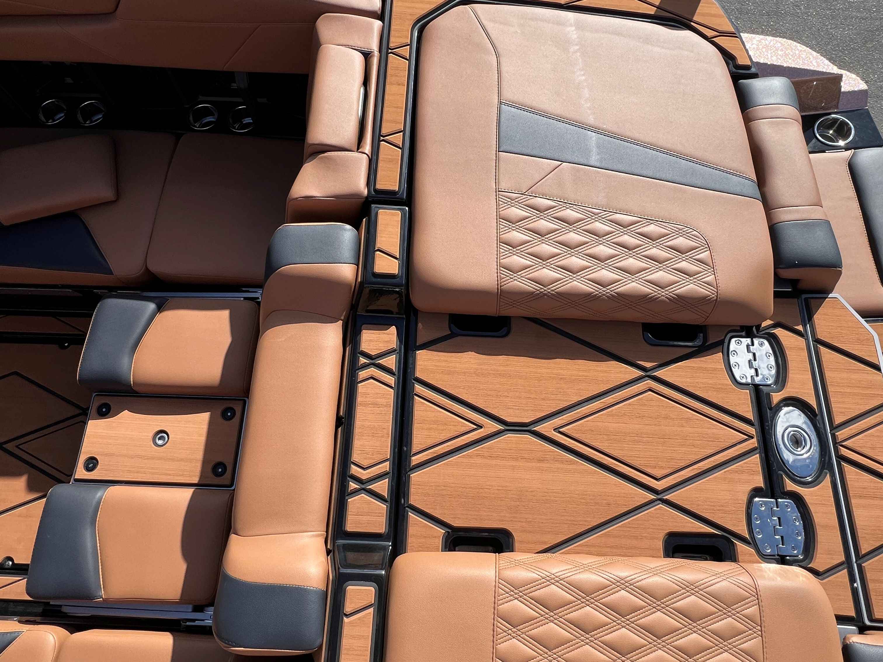 2025 Malibu M242-29