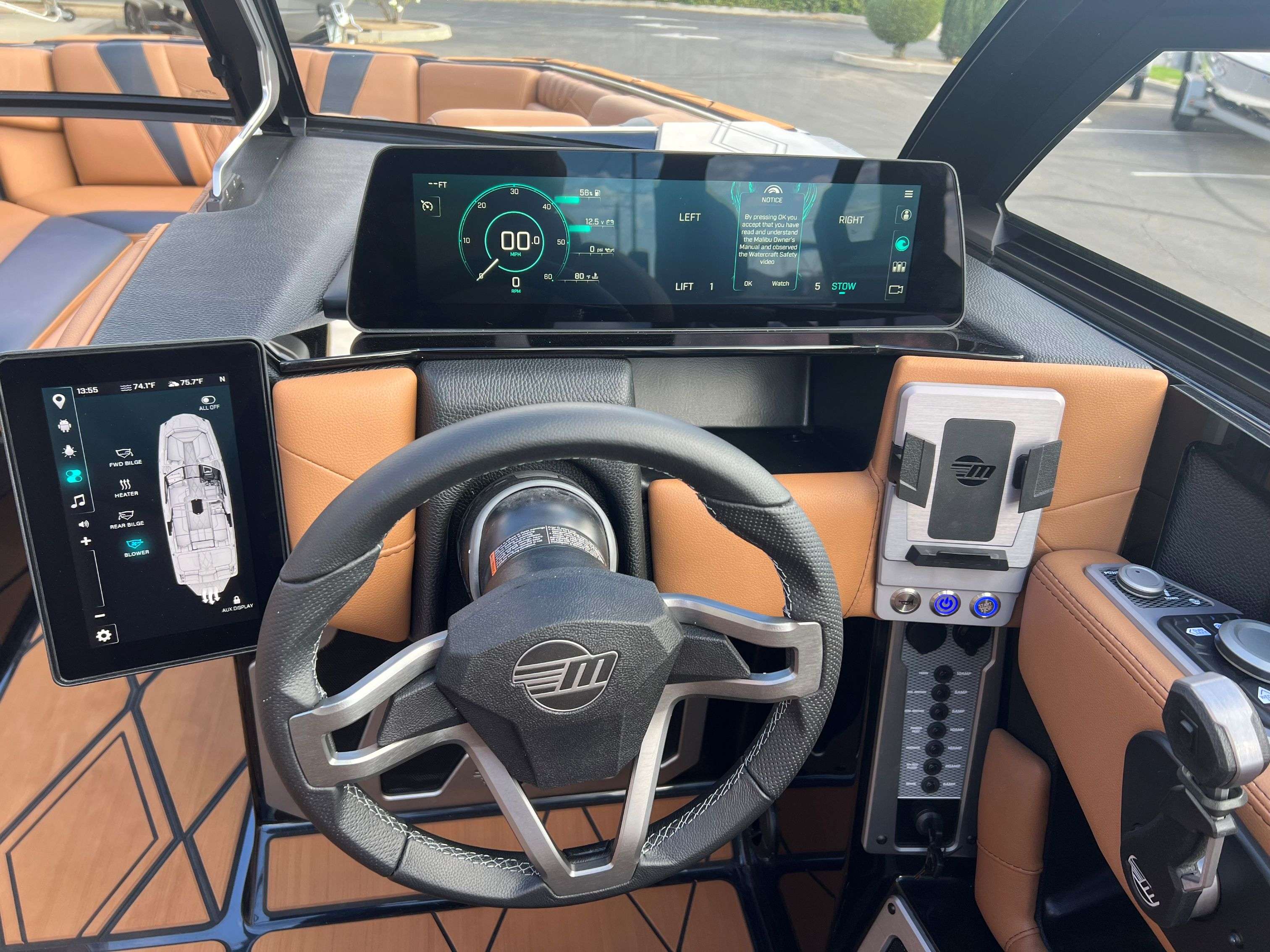 2025 Malibu M242-32