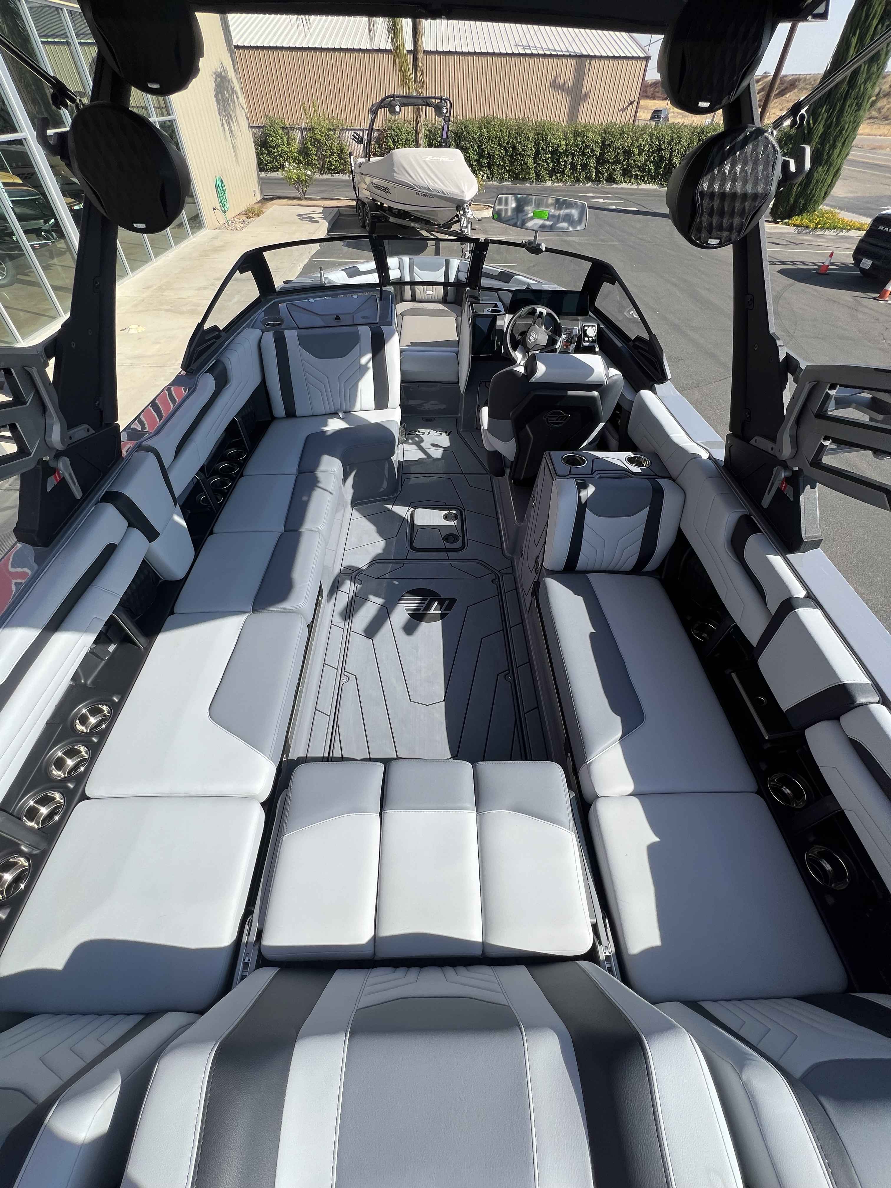 2025 Malibu Wakesetter 25 LSV-6