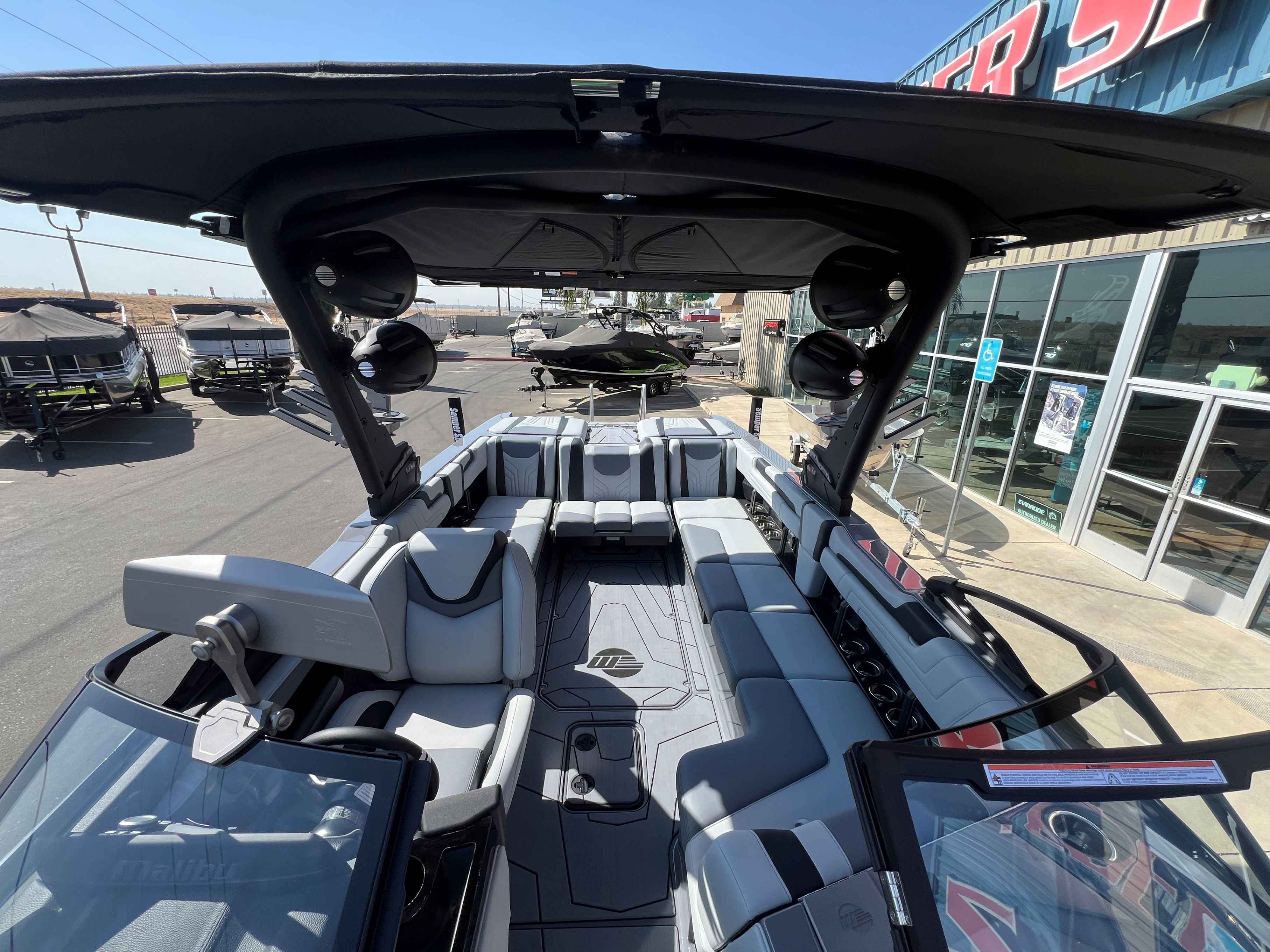 2025 Malibu Wakesetter 25 LSV-12