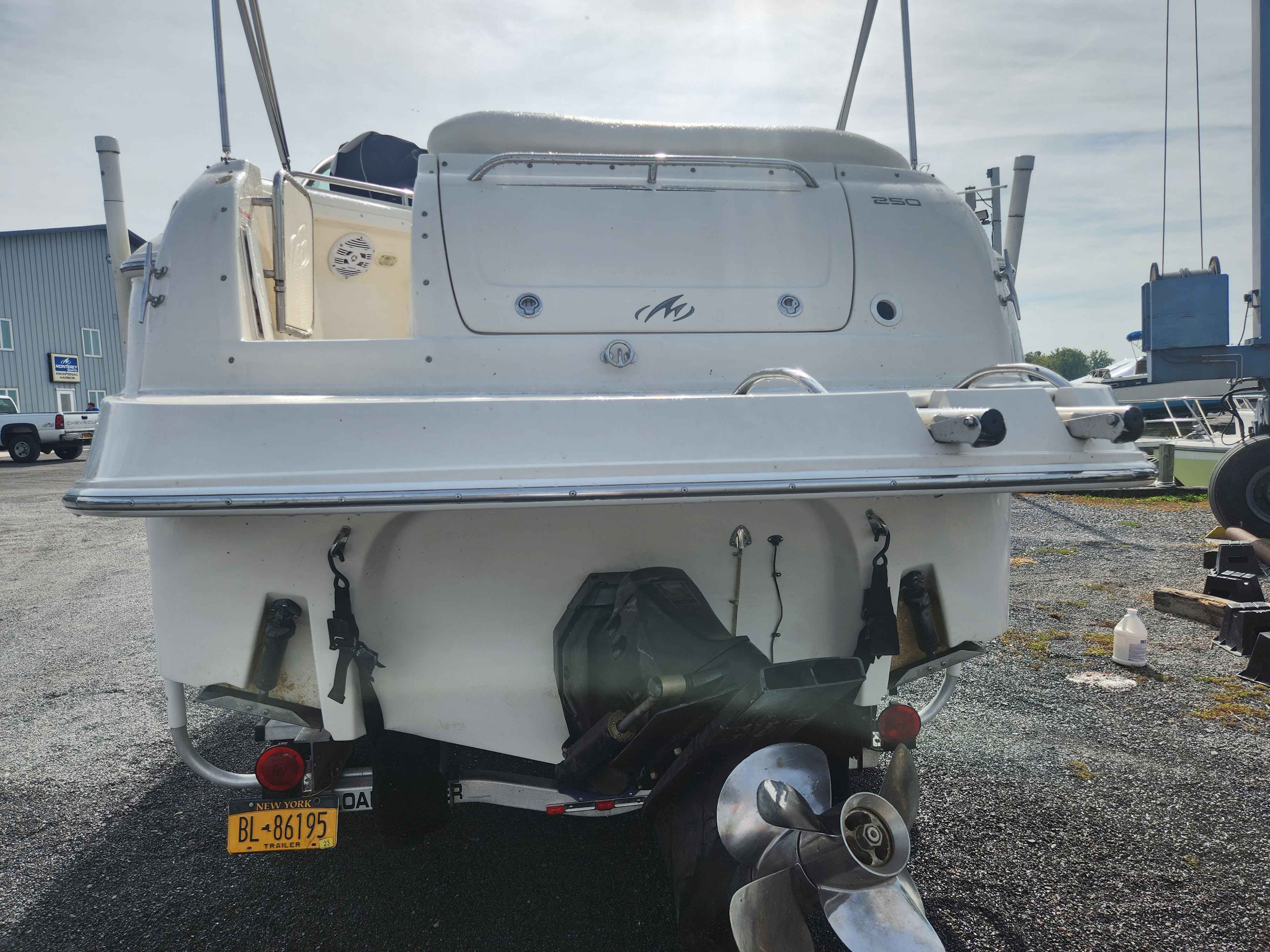 2005 Monterey 250 Cruiser-3
