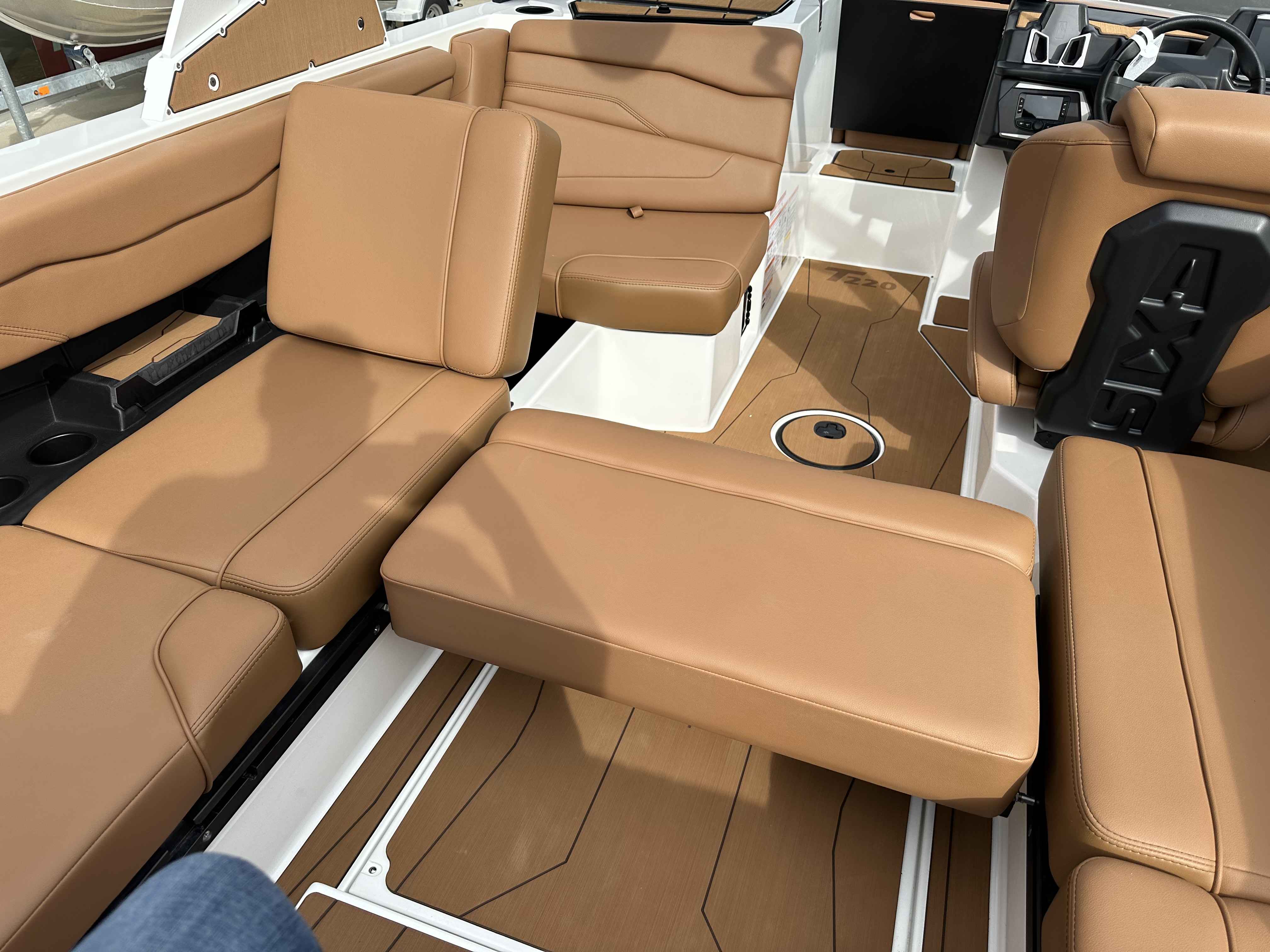 2025 Axis T220-10