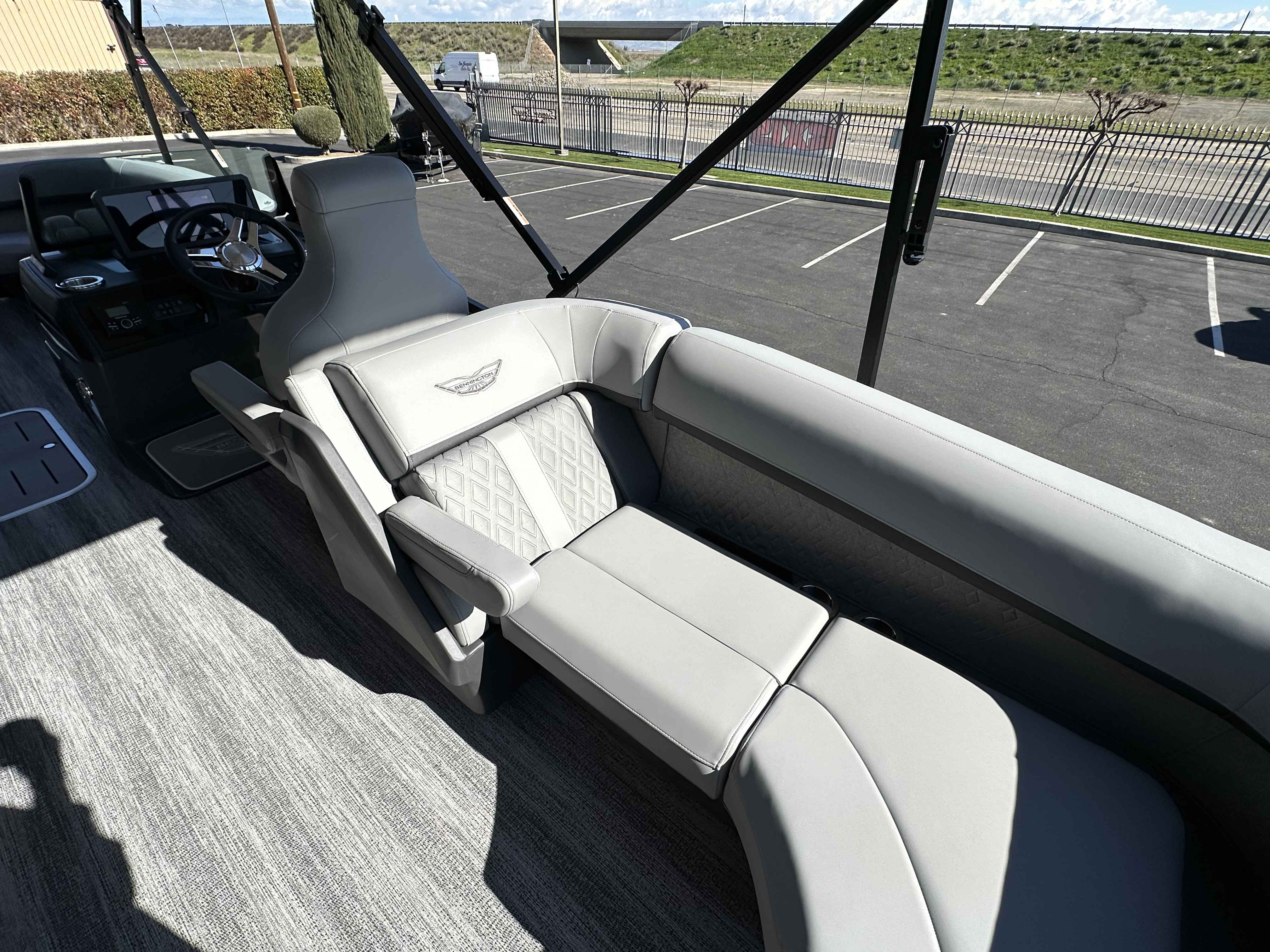 2025 Bennington 24 MFB-10