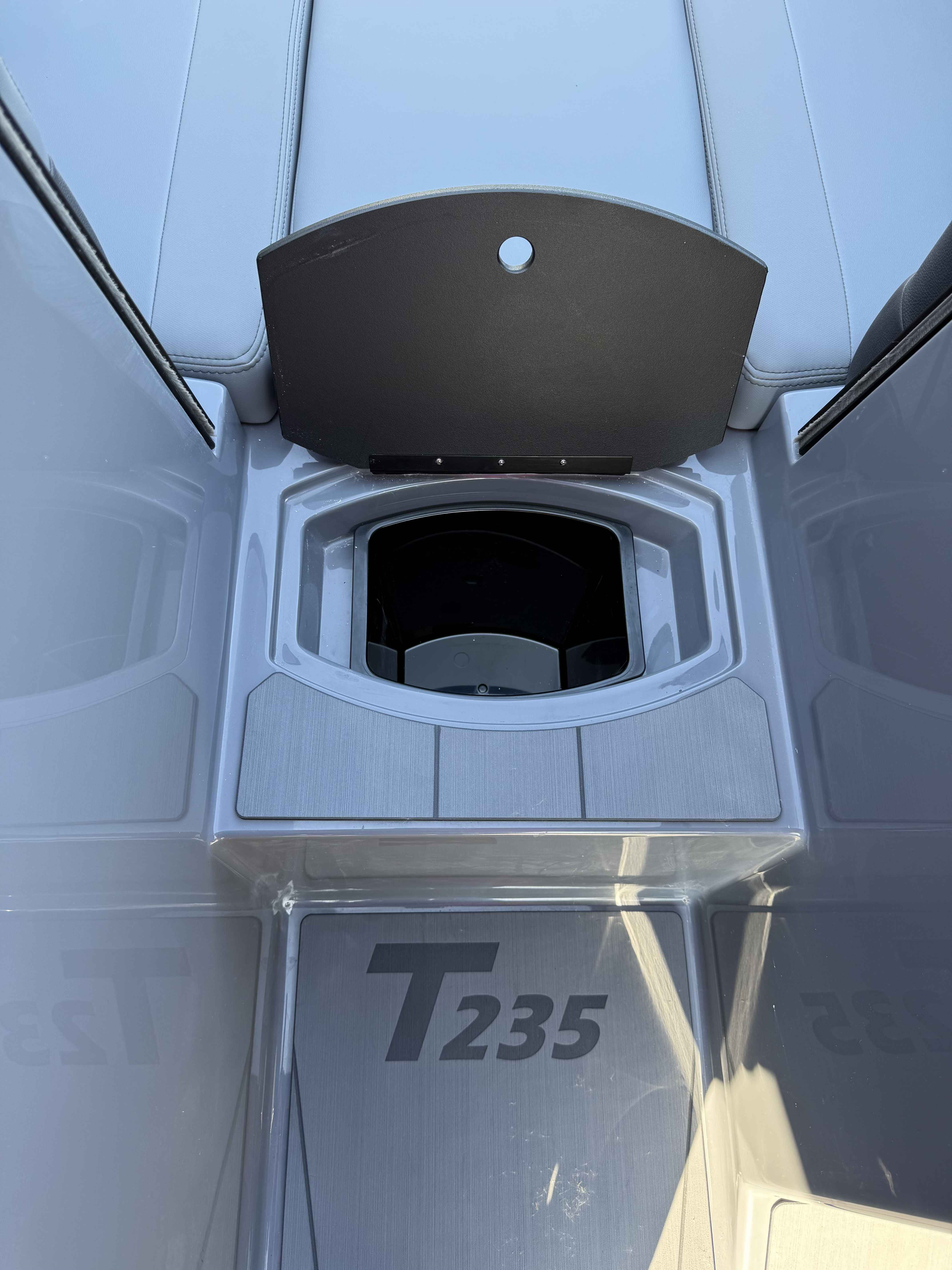 2025 Axis T235-14