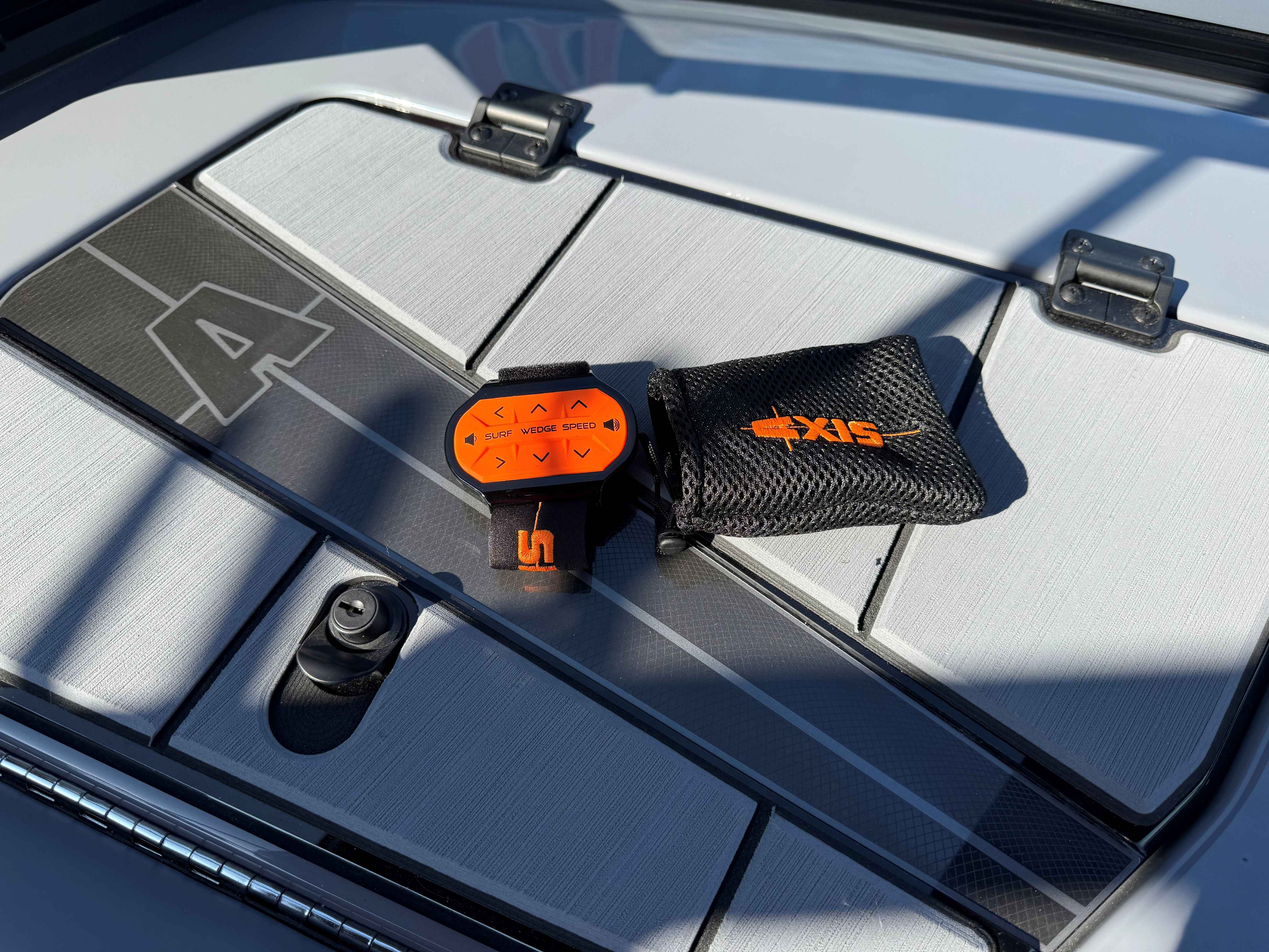 2025 Axis T235-15
