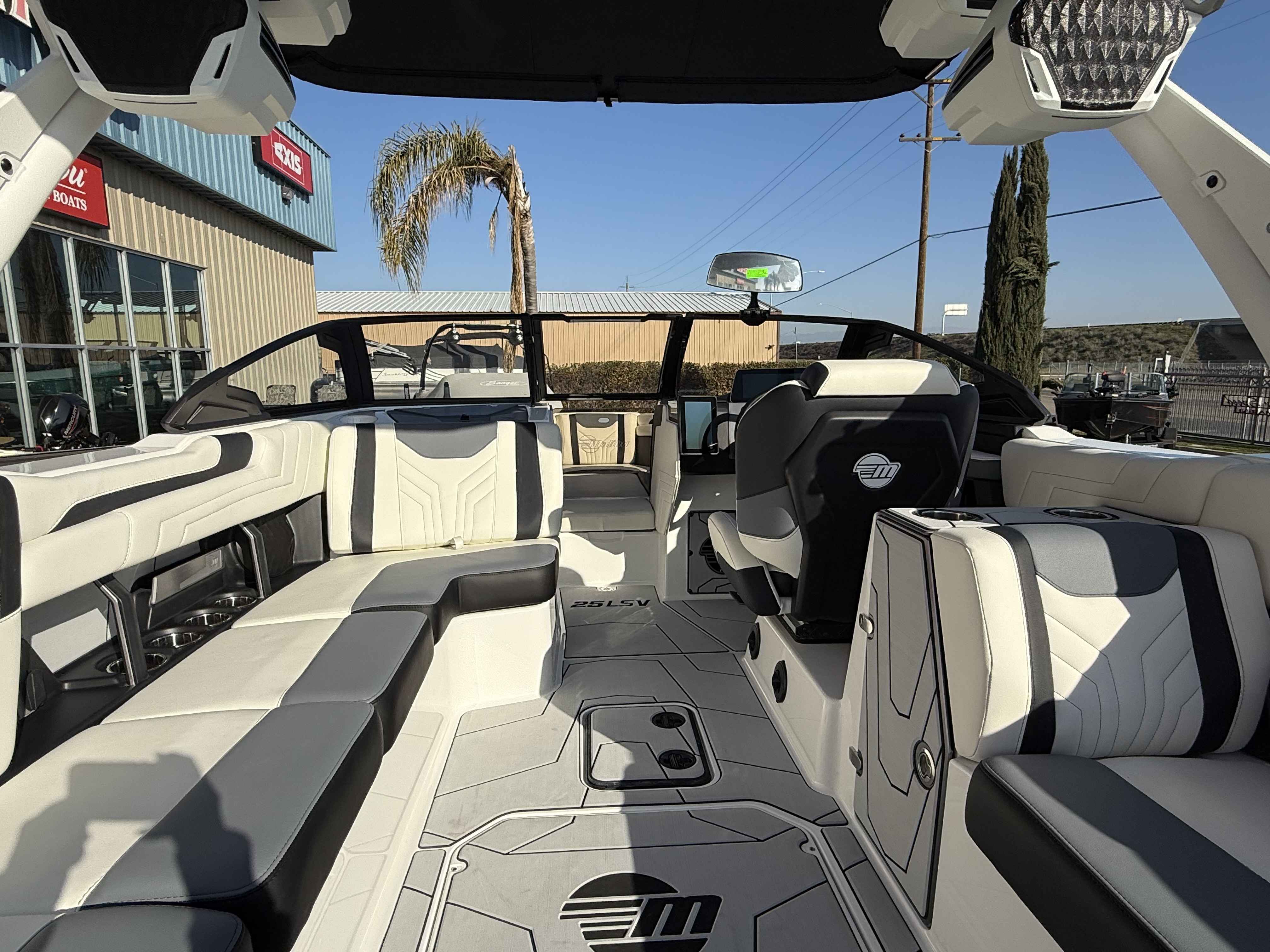 2025 Malibu Wakesetter 25 LSV-8