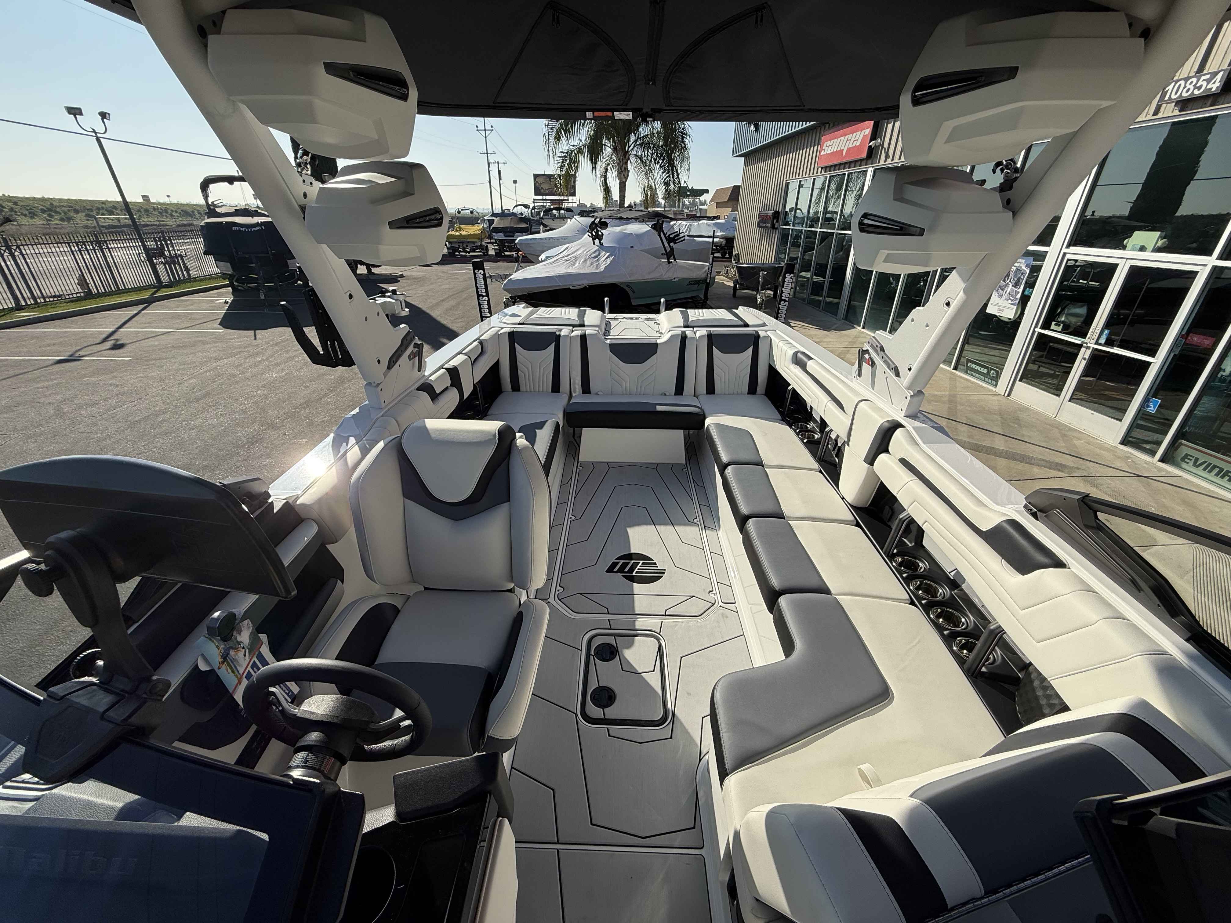 2025 Malibu Wakesetter 25 LSV-12