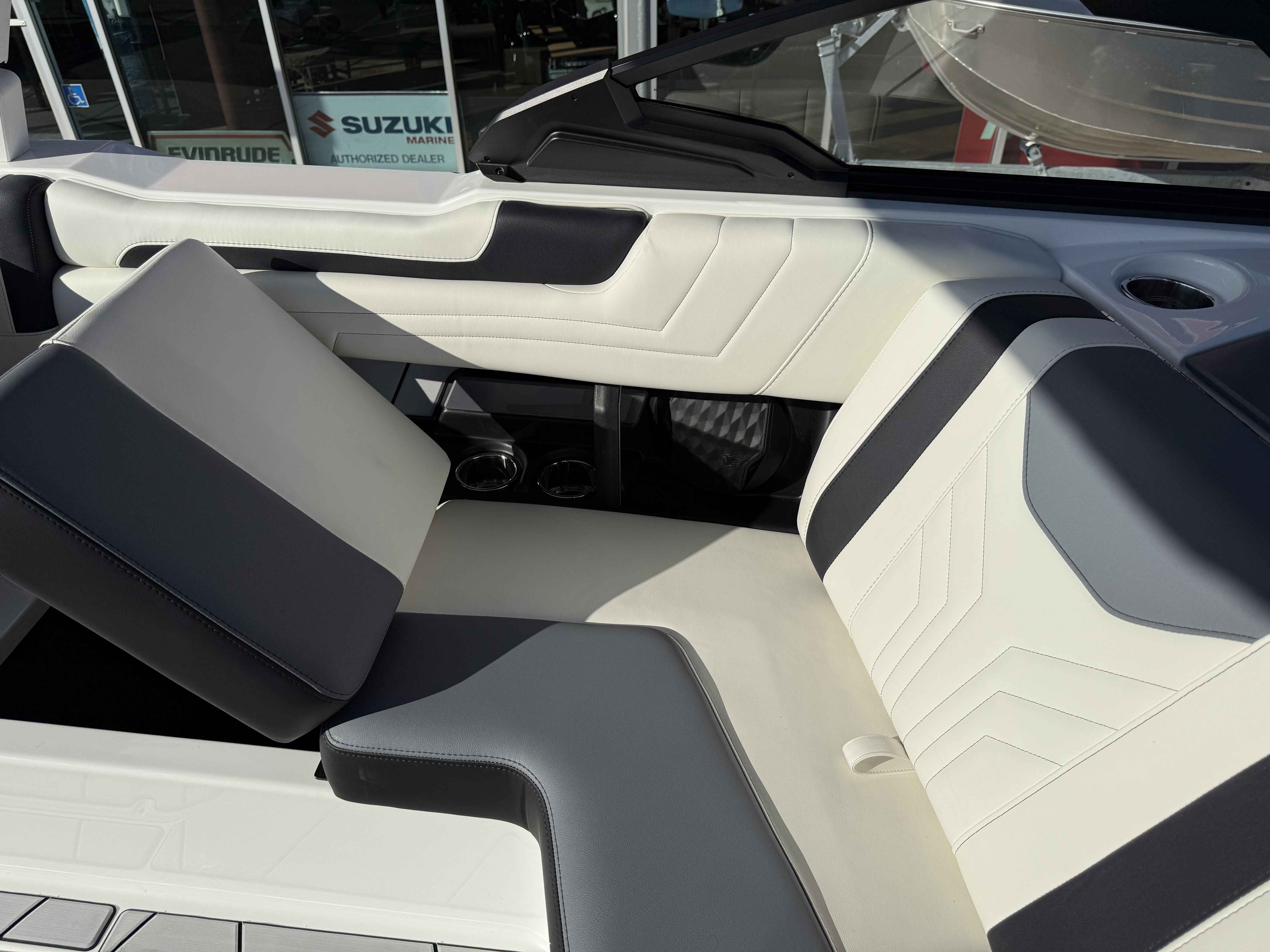 2025 Malibu Wakesetter 25 LSV-15