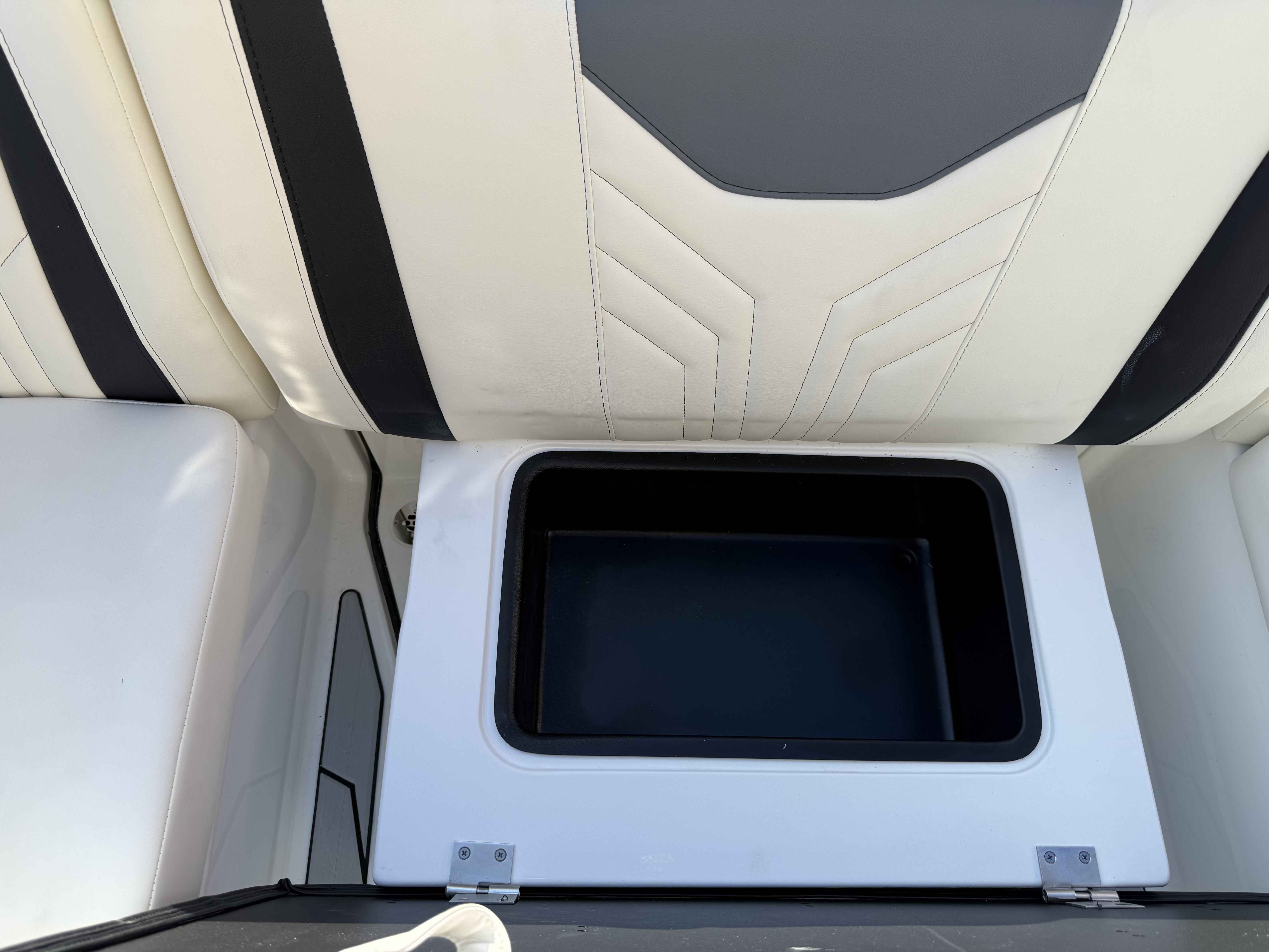 2025 Malibu Wakesetter 25 LSV-14
