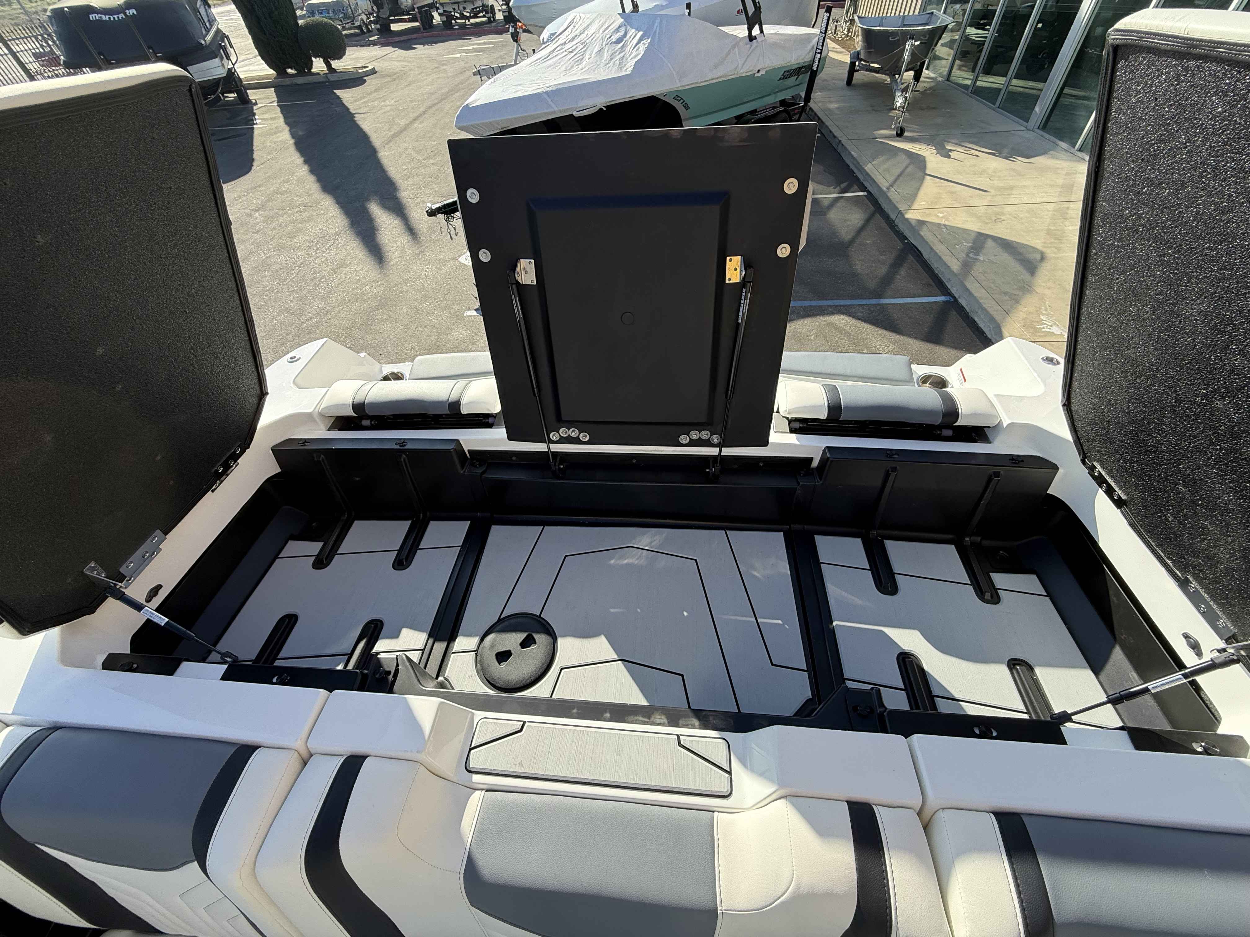 2025 Malibu Wakesetter 25 LSV-17