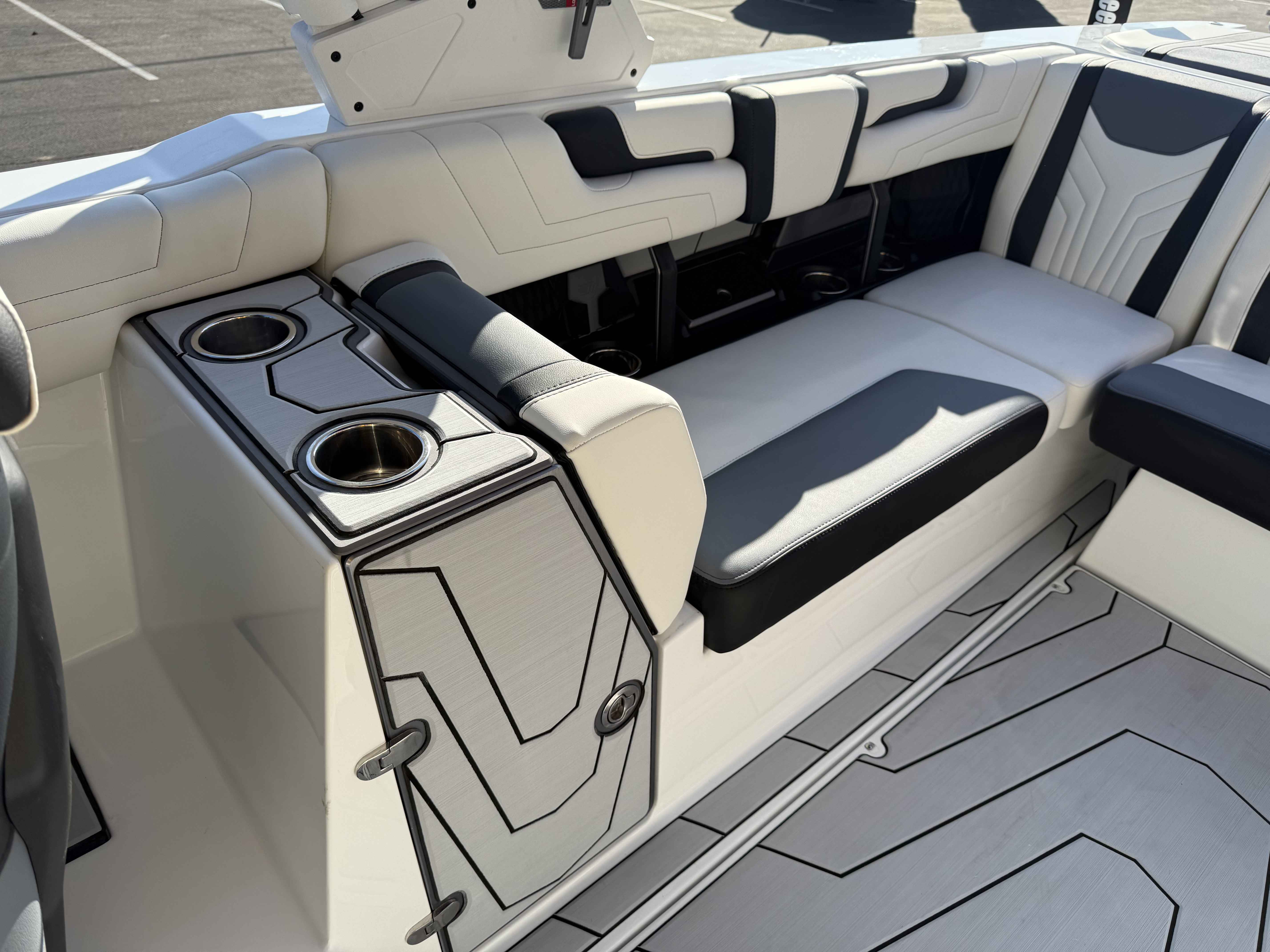 2025 Malibu Wakesetter 25 LSV-18