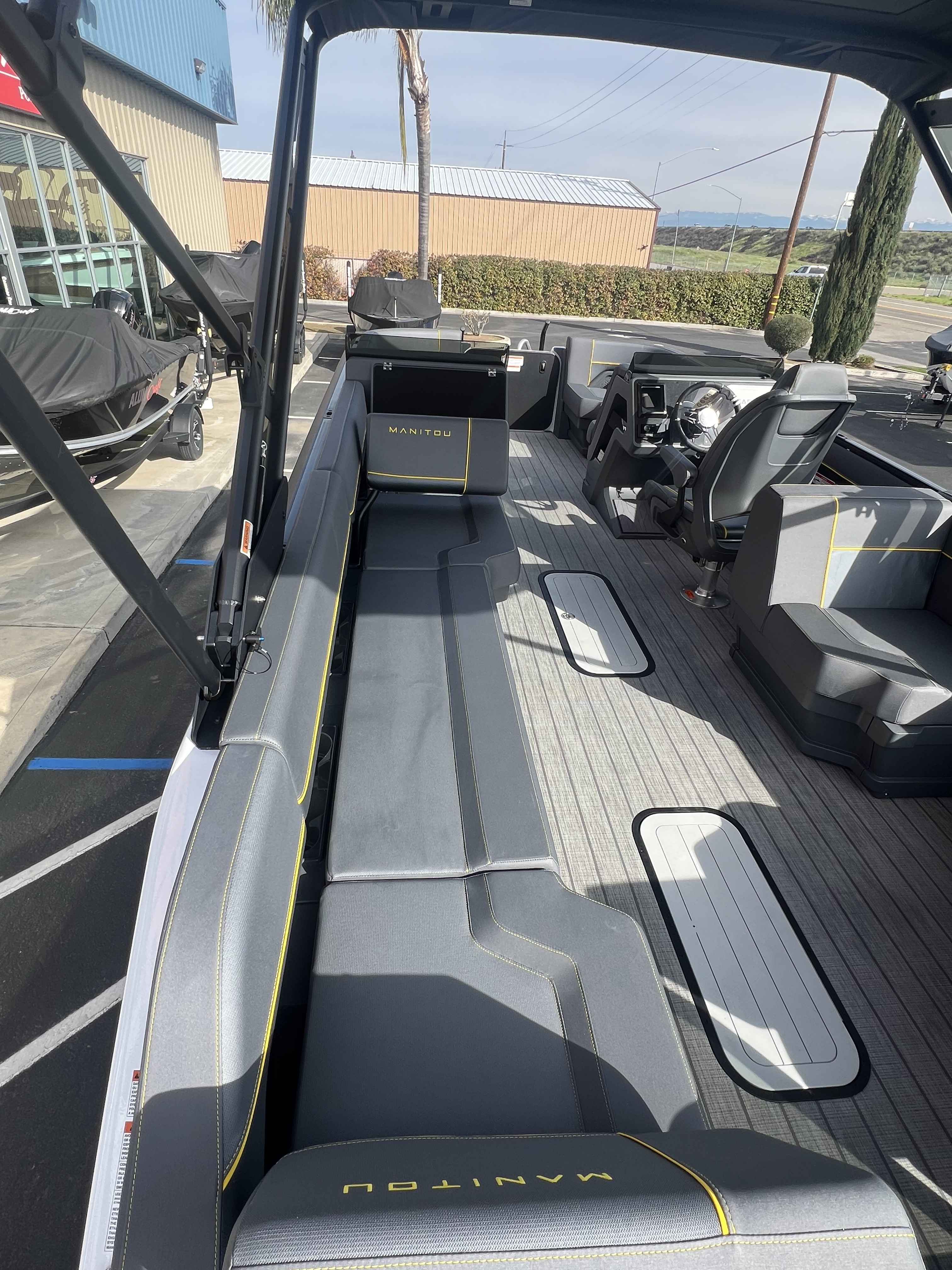 2024 Manitou 22 Explore Switchback MAX Trifold-11