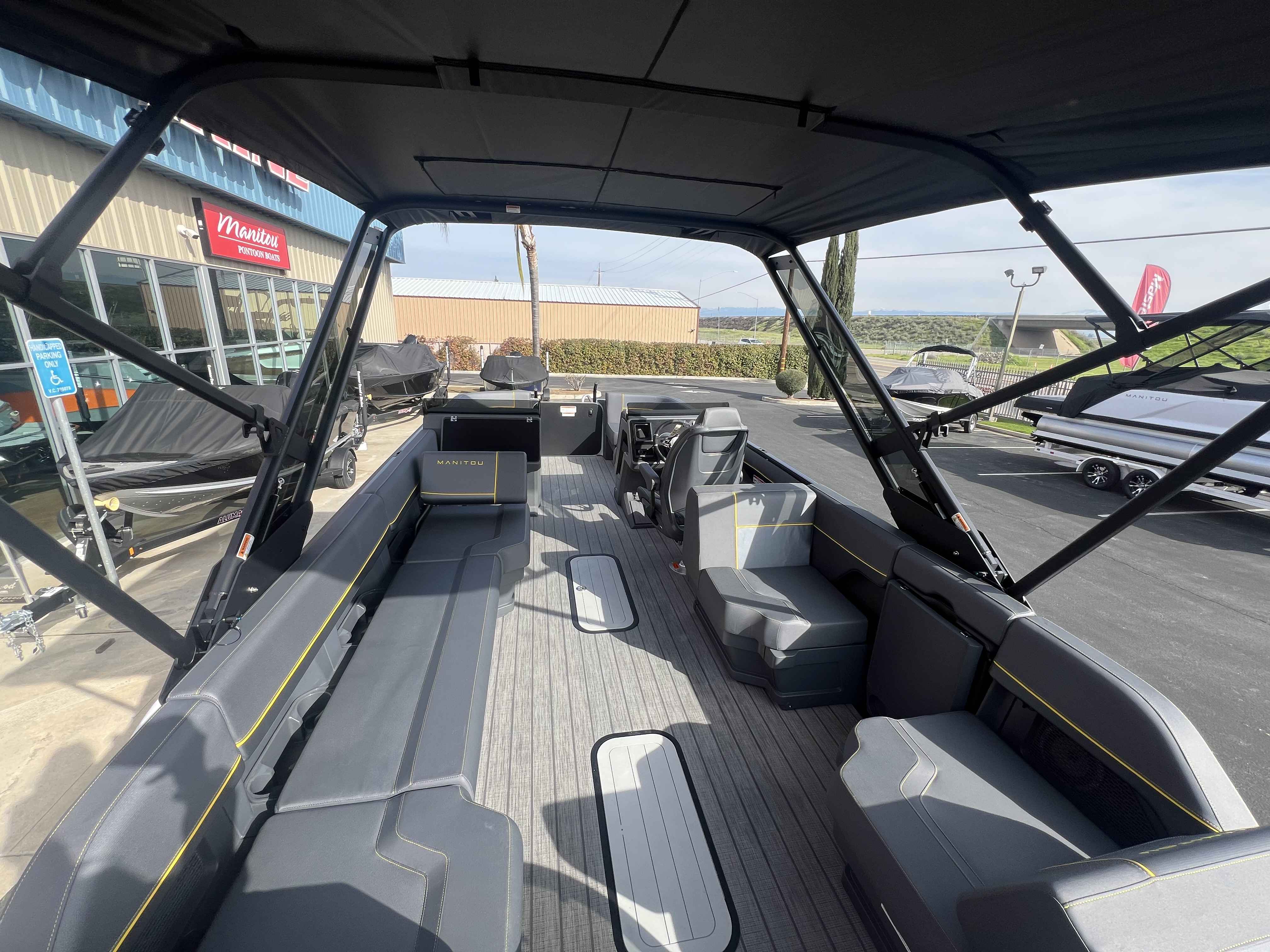 2024 Manitou 22 Explore Switchback MAX Trifold-13