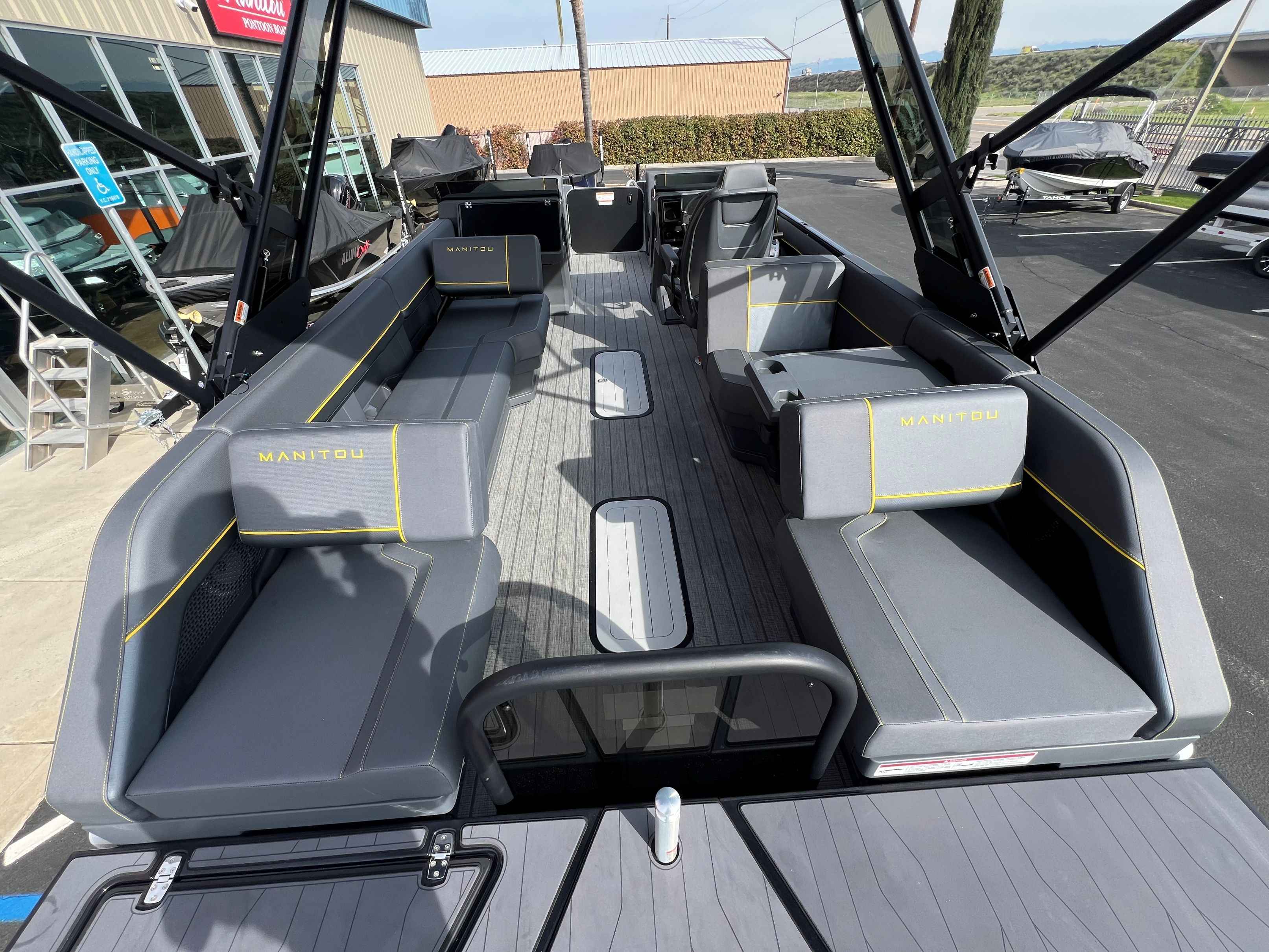 2024 Manitou 22 Explore Switchback MAX Trifold-19