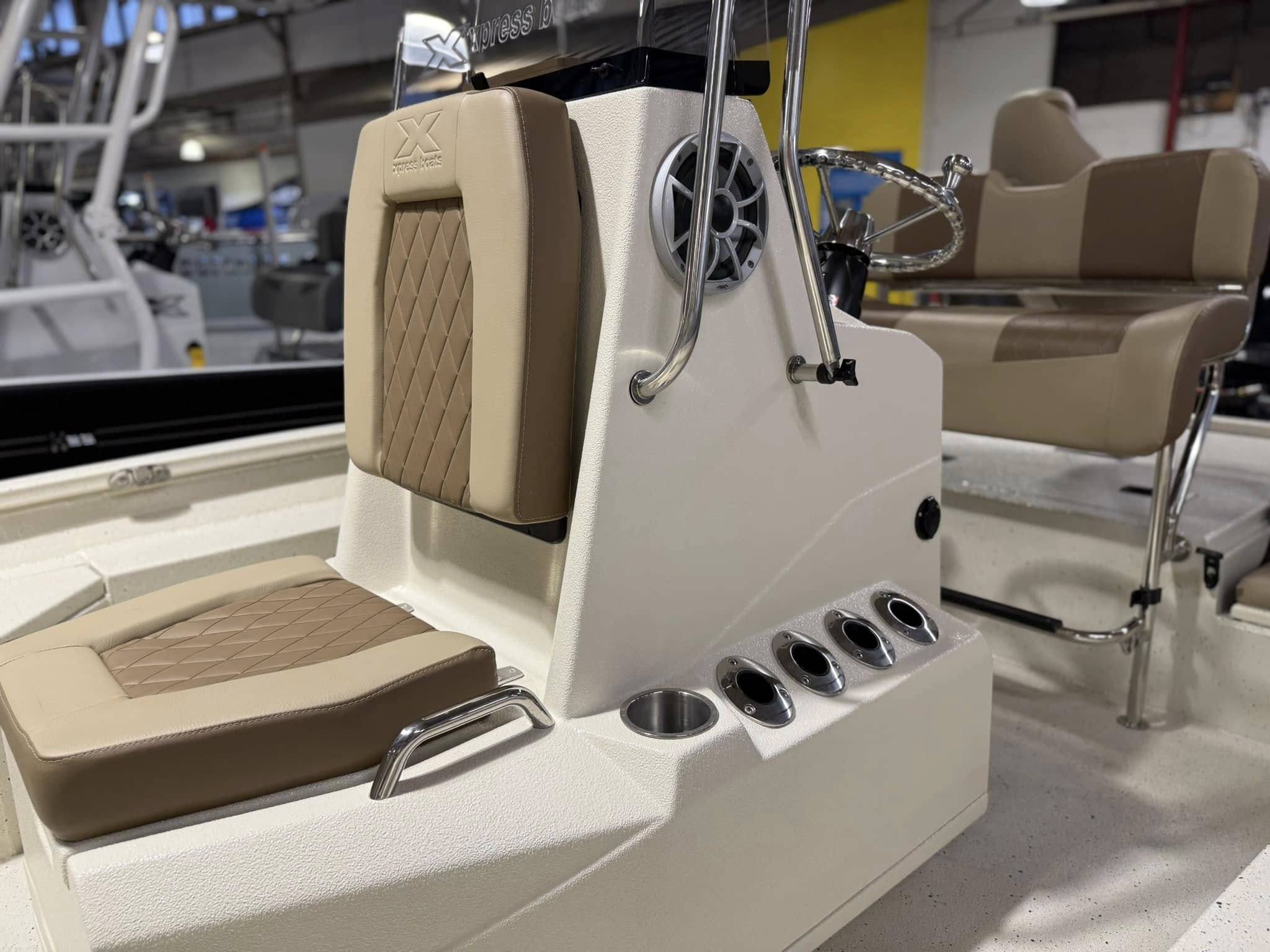 2025 Xpress Boats Hyper-Lift Bay-2