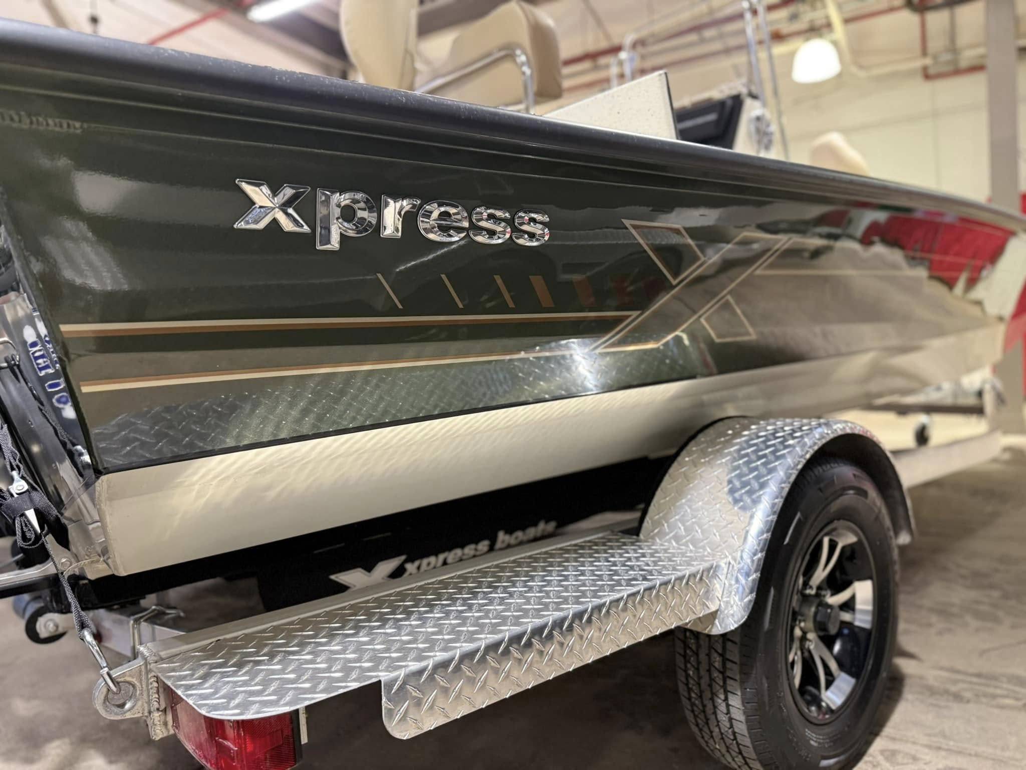 2025 Xpress Boats Hyper-Lift Bay-4