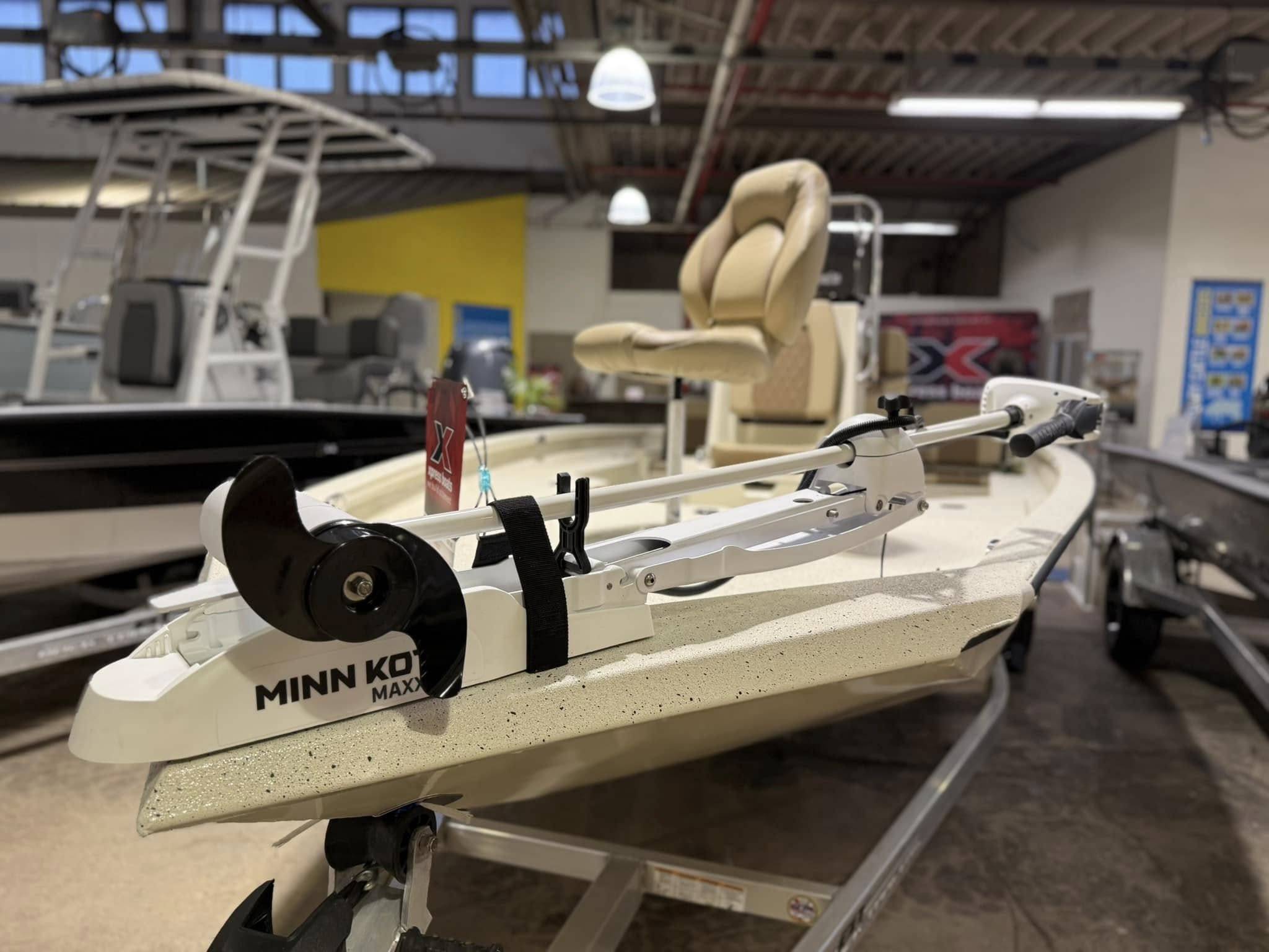 2025 Xpress Boats Hyper-Lift Bay-3