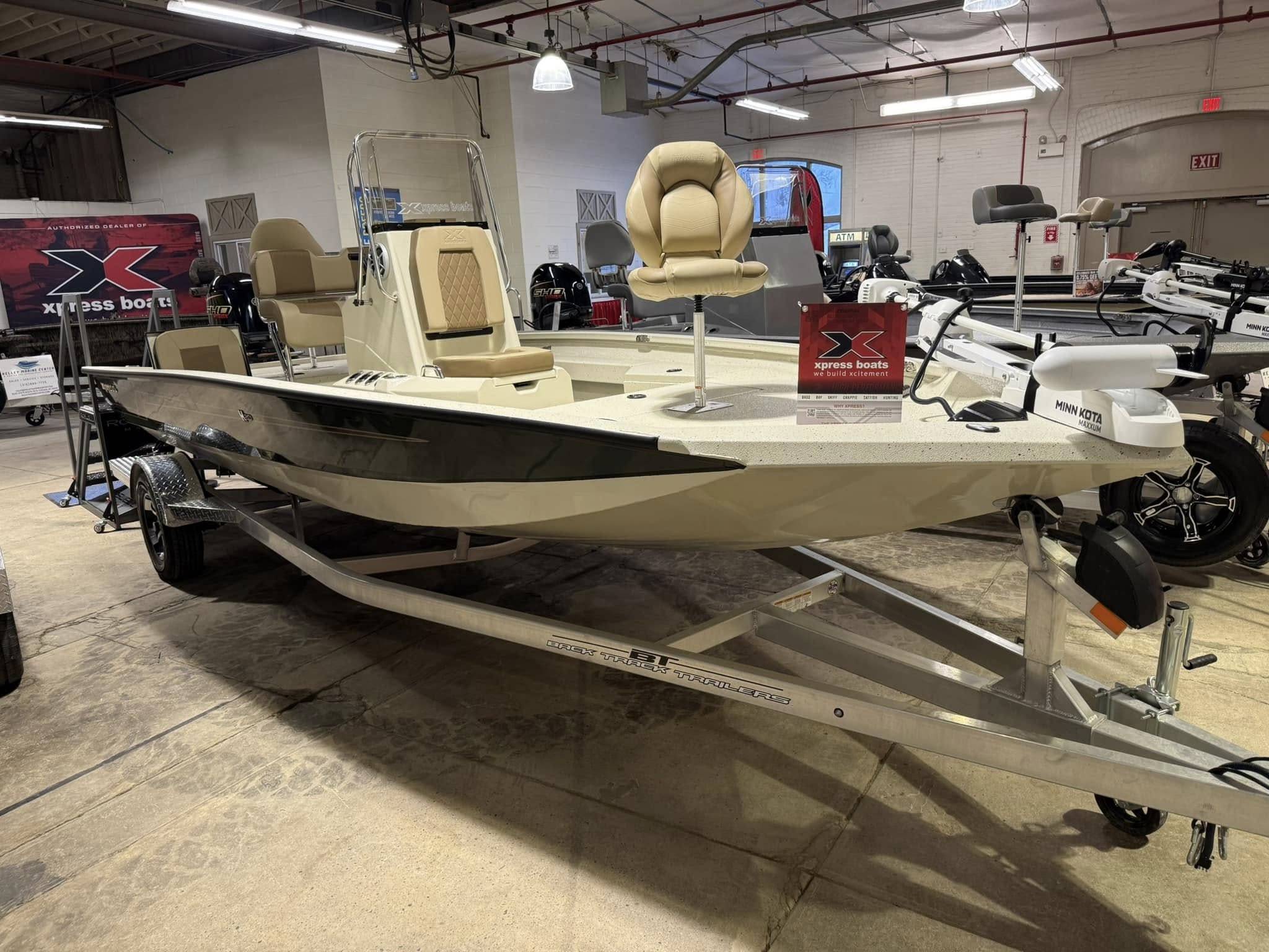 2025 Xpress Boats Hyper-Lift Bay