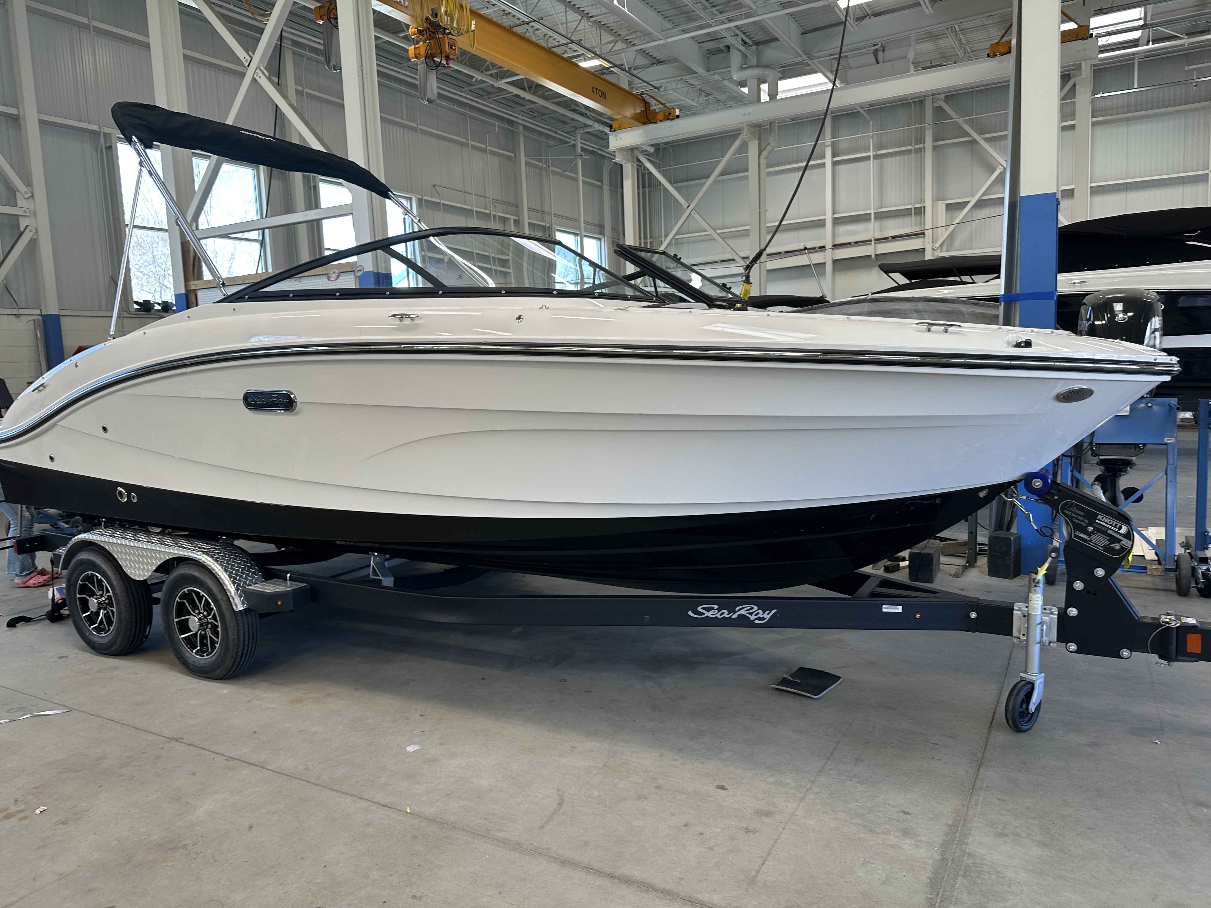 2025 SEA RAY 210SPX0