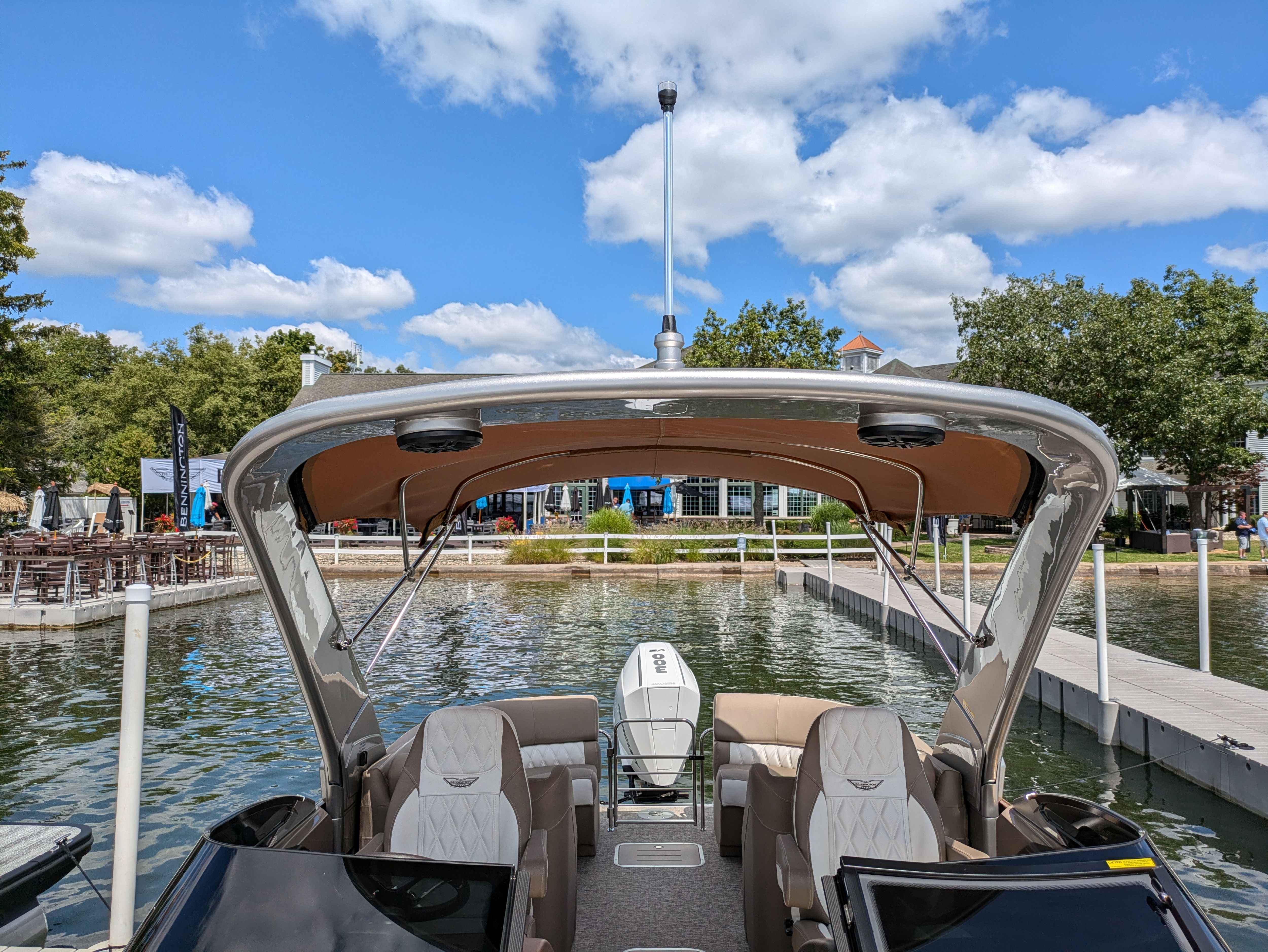 2025 Bennington 25 RXFB Windshield Arch-9