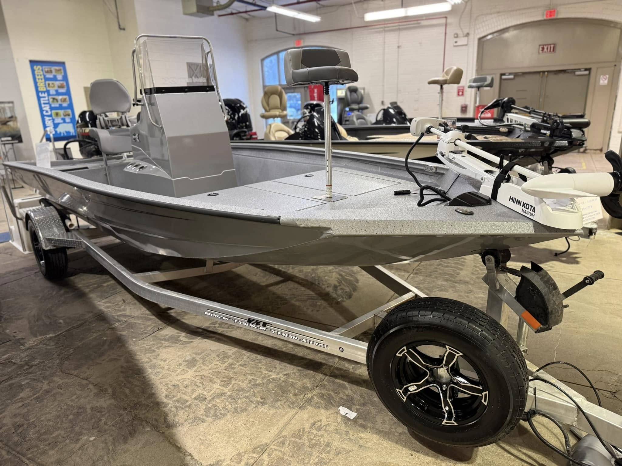 2025 Xpress Boats Hyper-Lift Bay-3