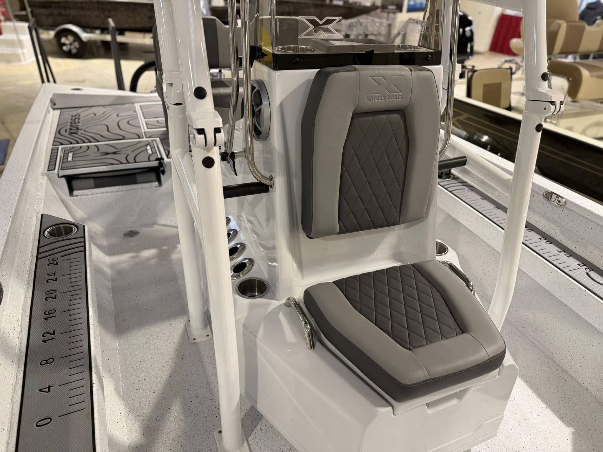 2025 Xpress Boats Hyper-Lift Bay-3