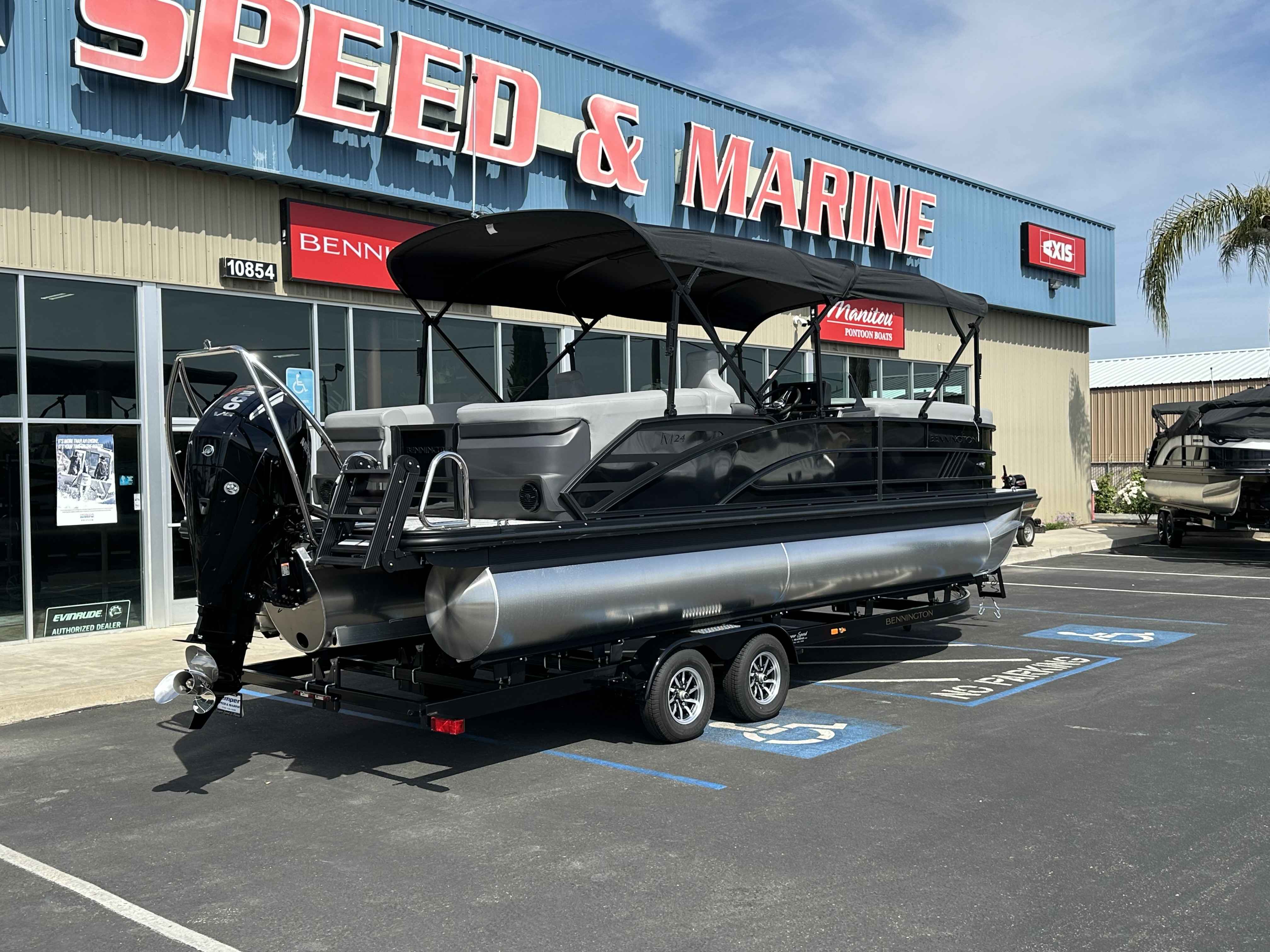 2025 Bennington 24 MFB-4