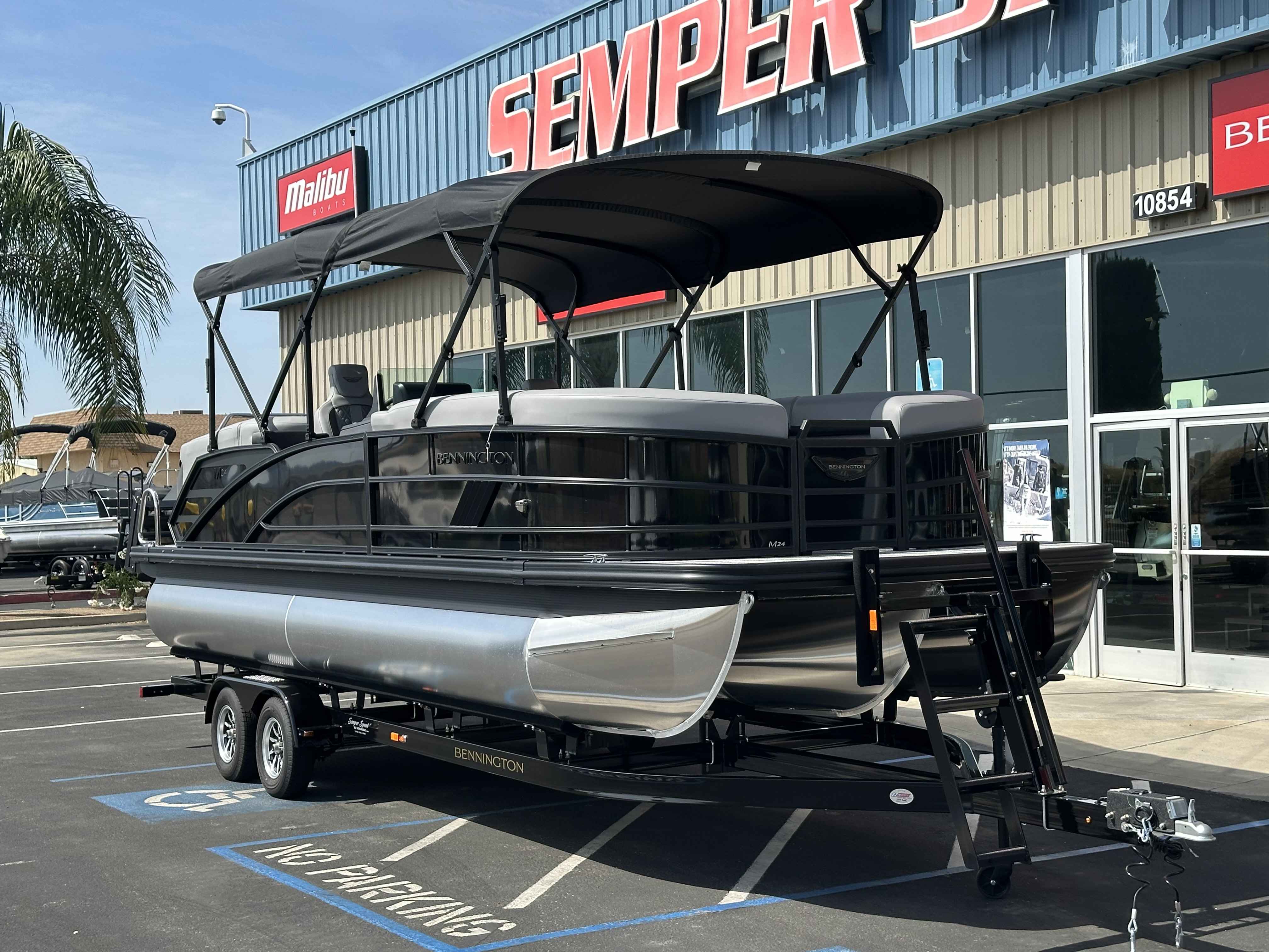 2025 Bennington 24 MFB-2