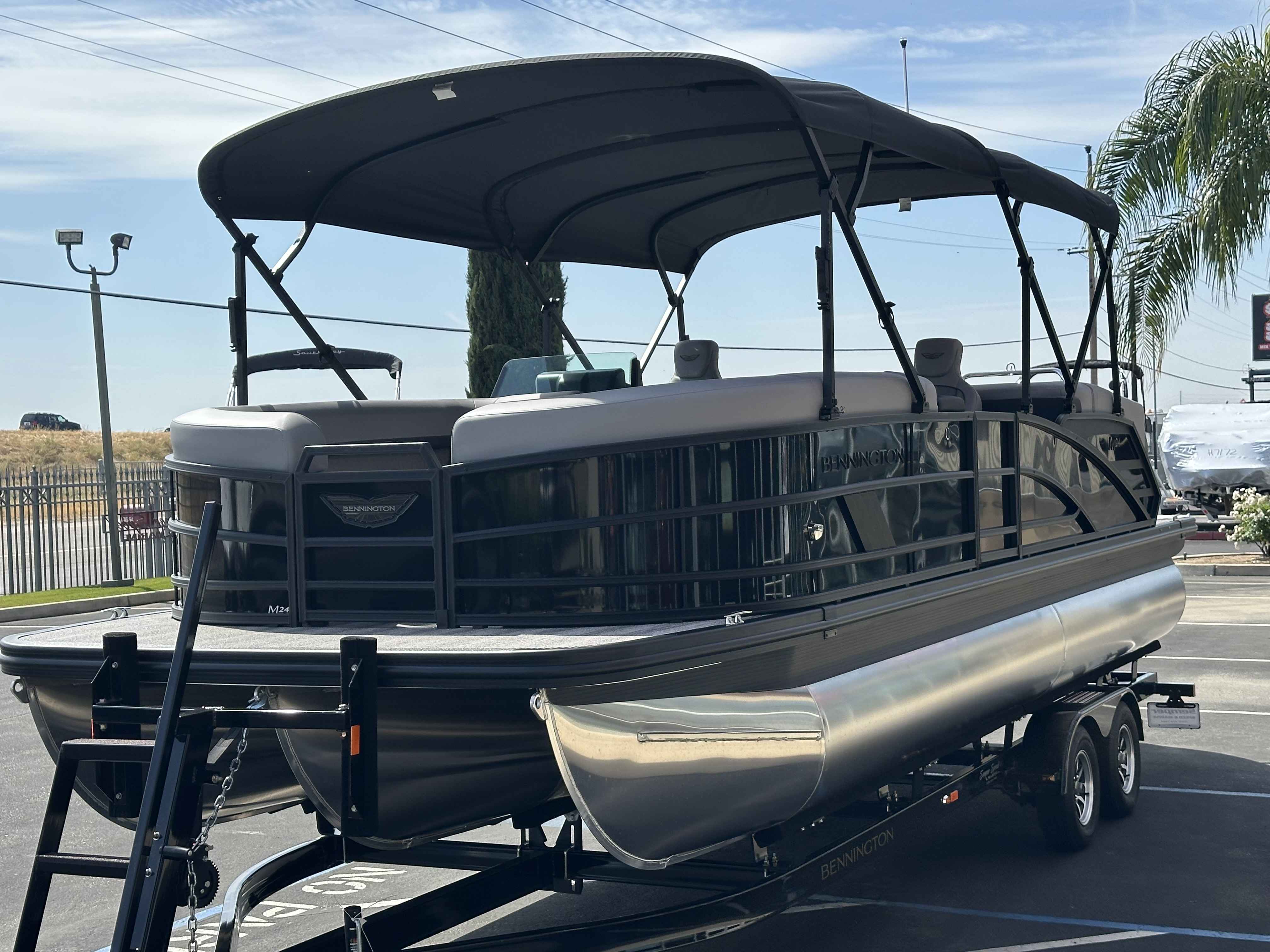 2025 Bennington 24 MFB-28