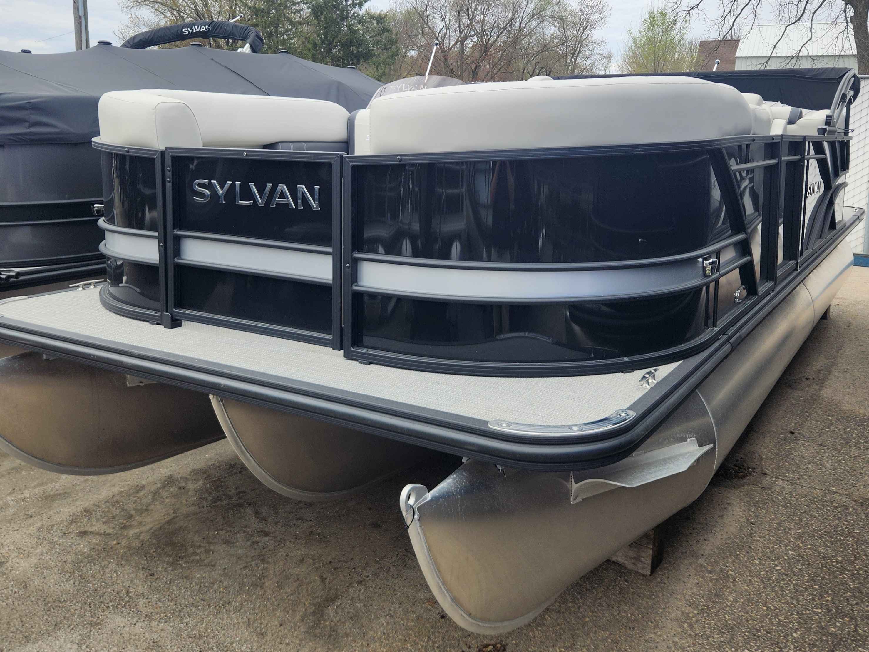 2025 Sylvan MIR 8522 LZ/TT