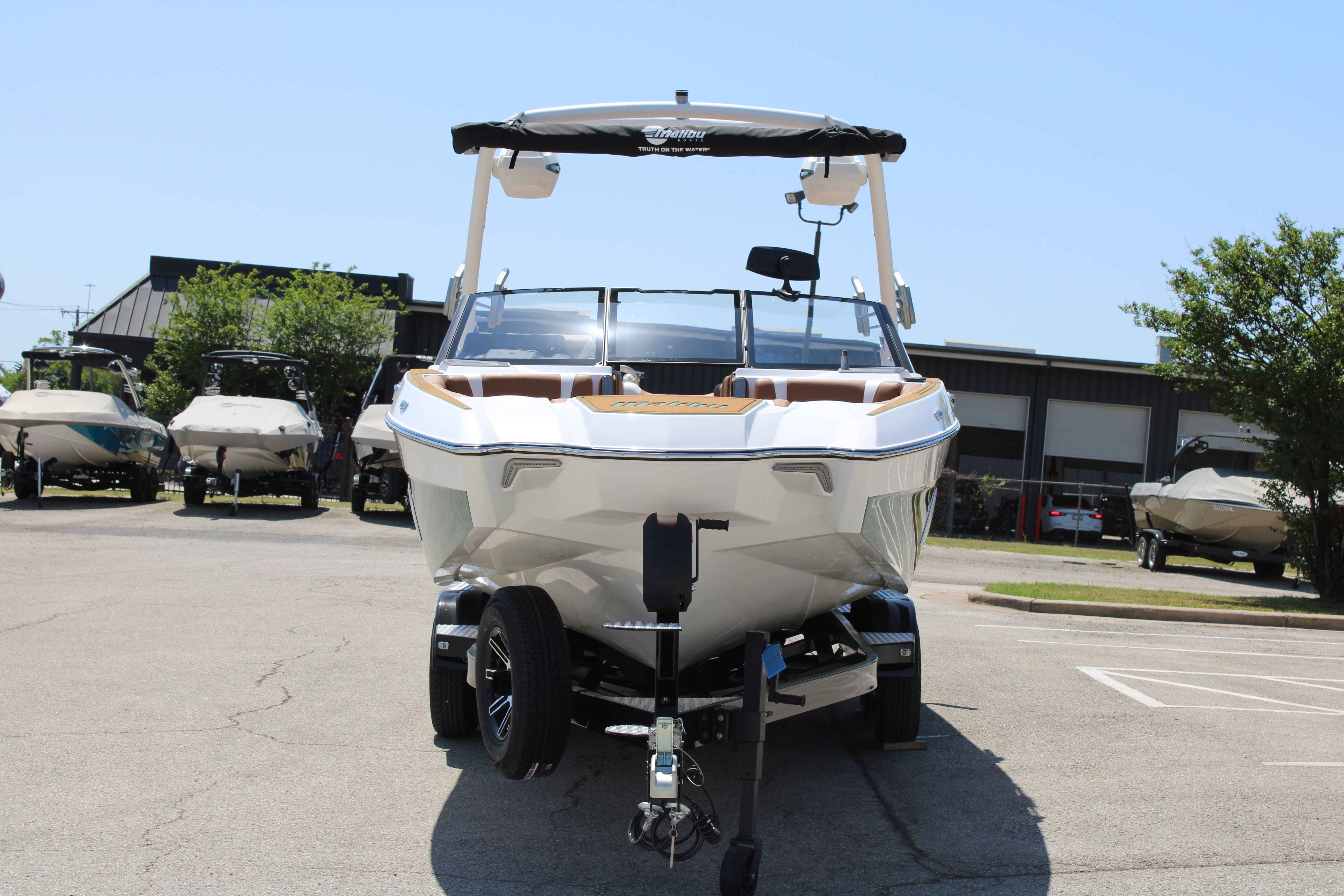 2025 Malibu Boats Wakesetter 24 MXZ-3