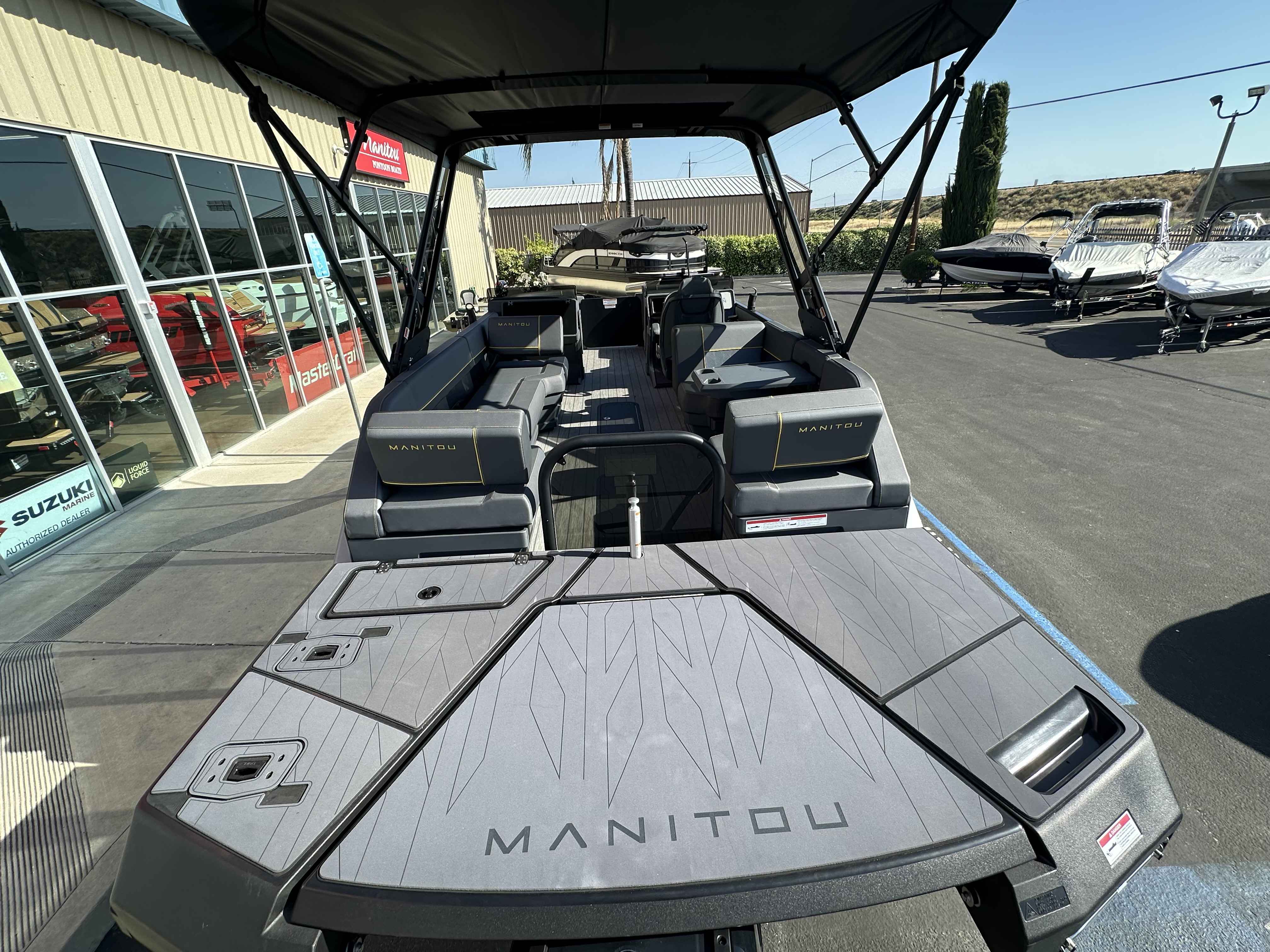 2025 Manitou Explore 22MAX Switchback-12