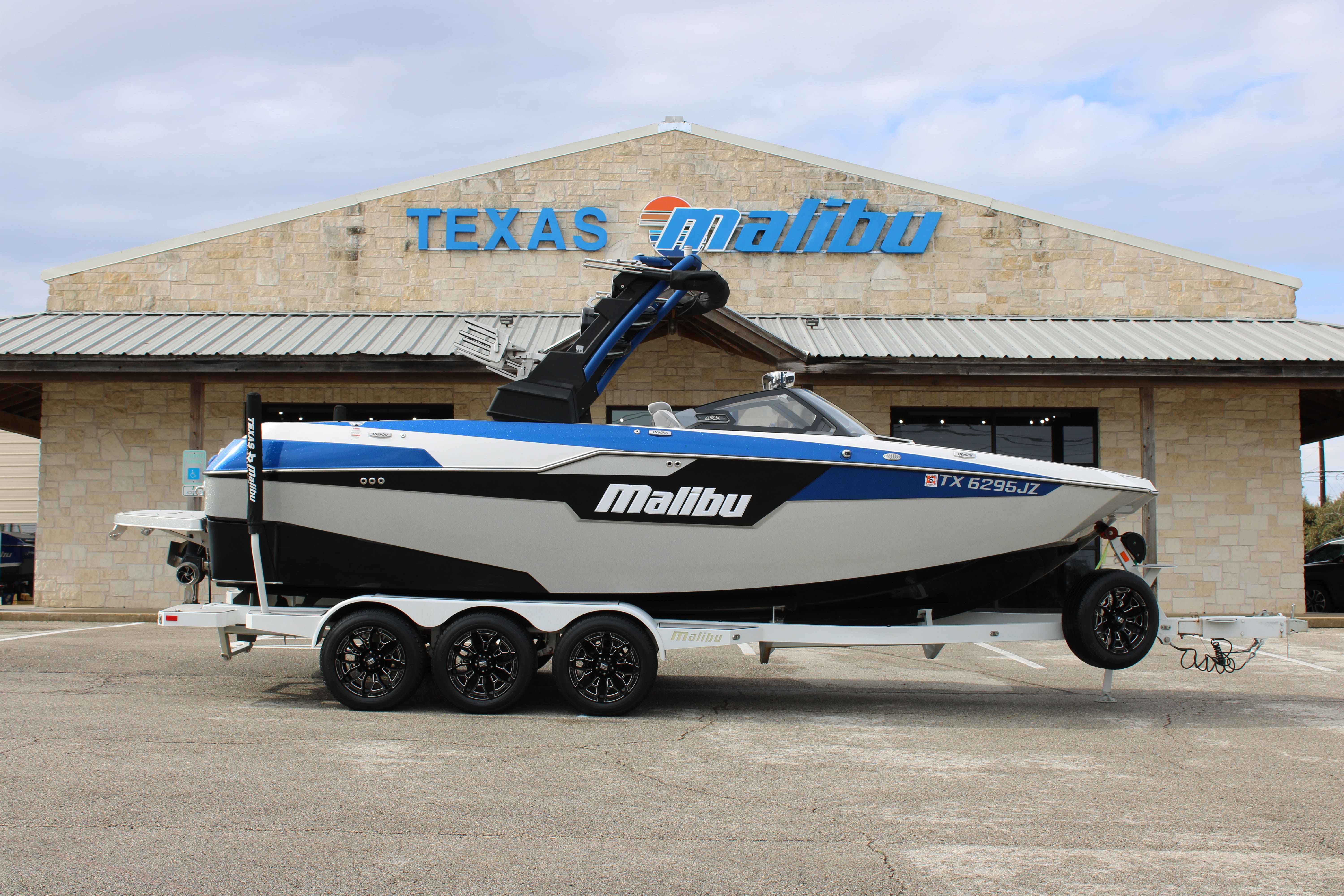 2021 Malibu Boats M240