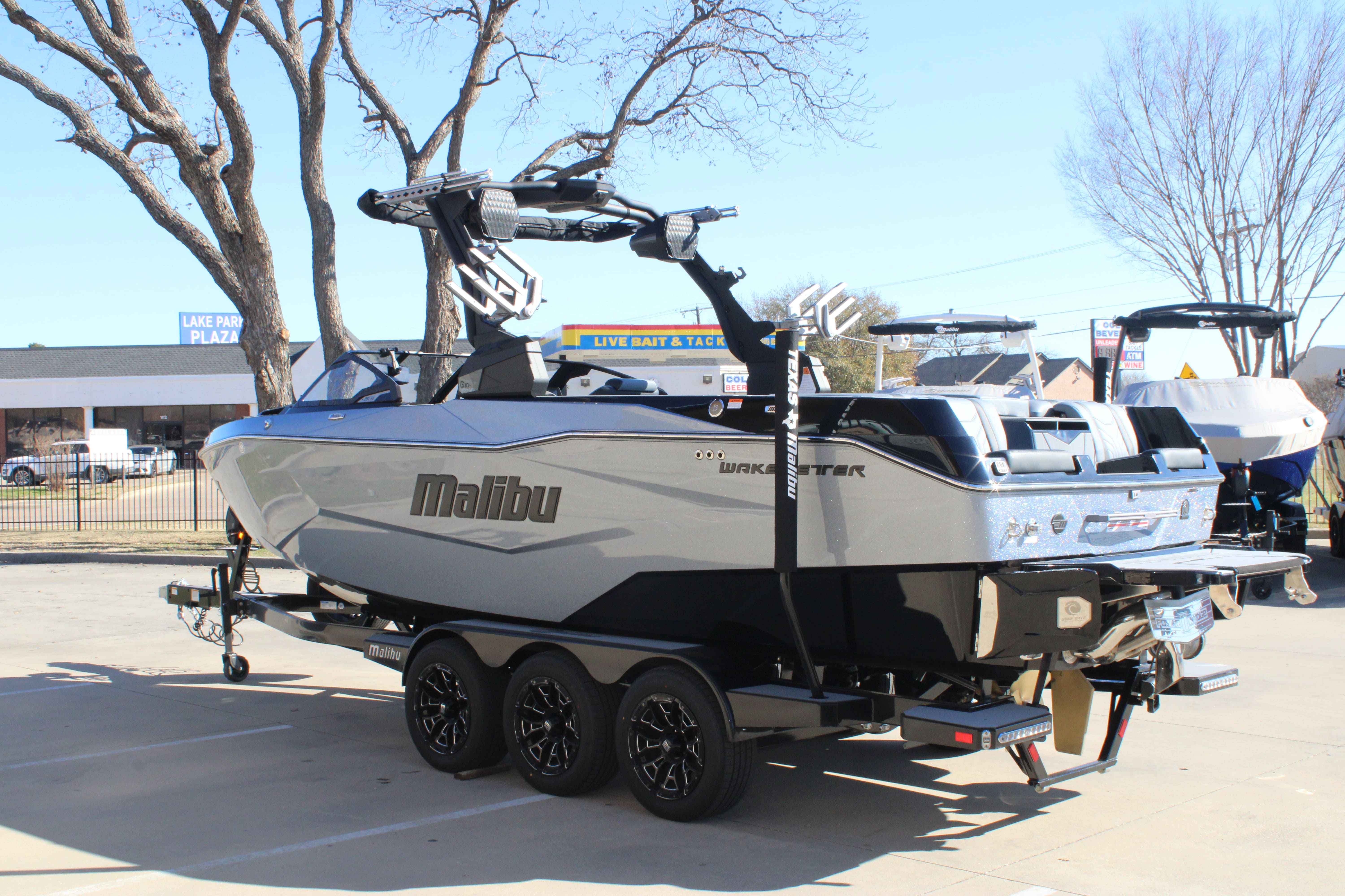 2025 Malibu Boats Wakesetter 25 LSV-6