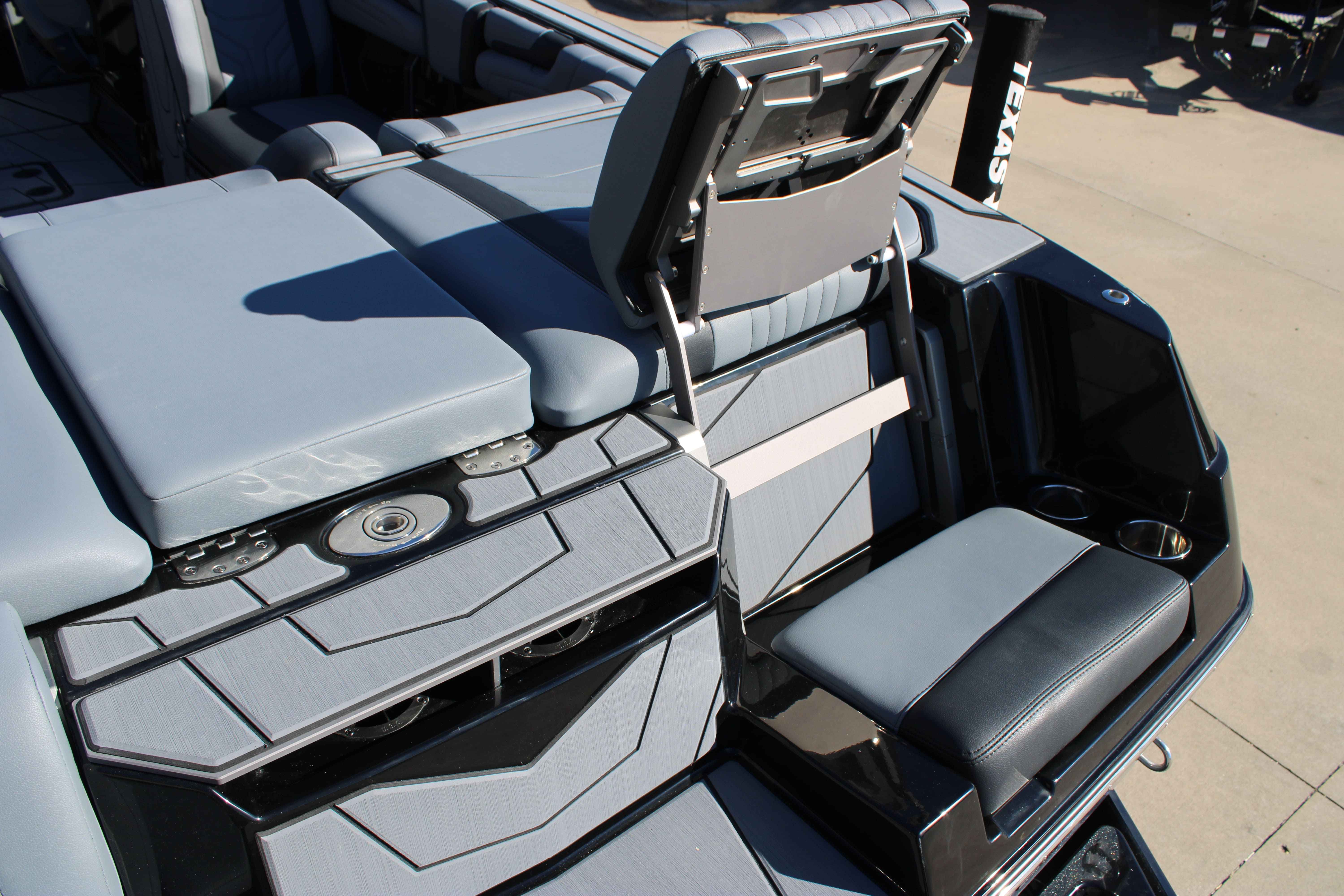 2025 Malibu Boats Wakesetter 25 LSV-13