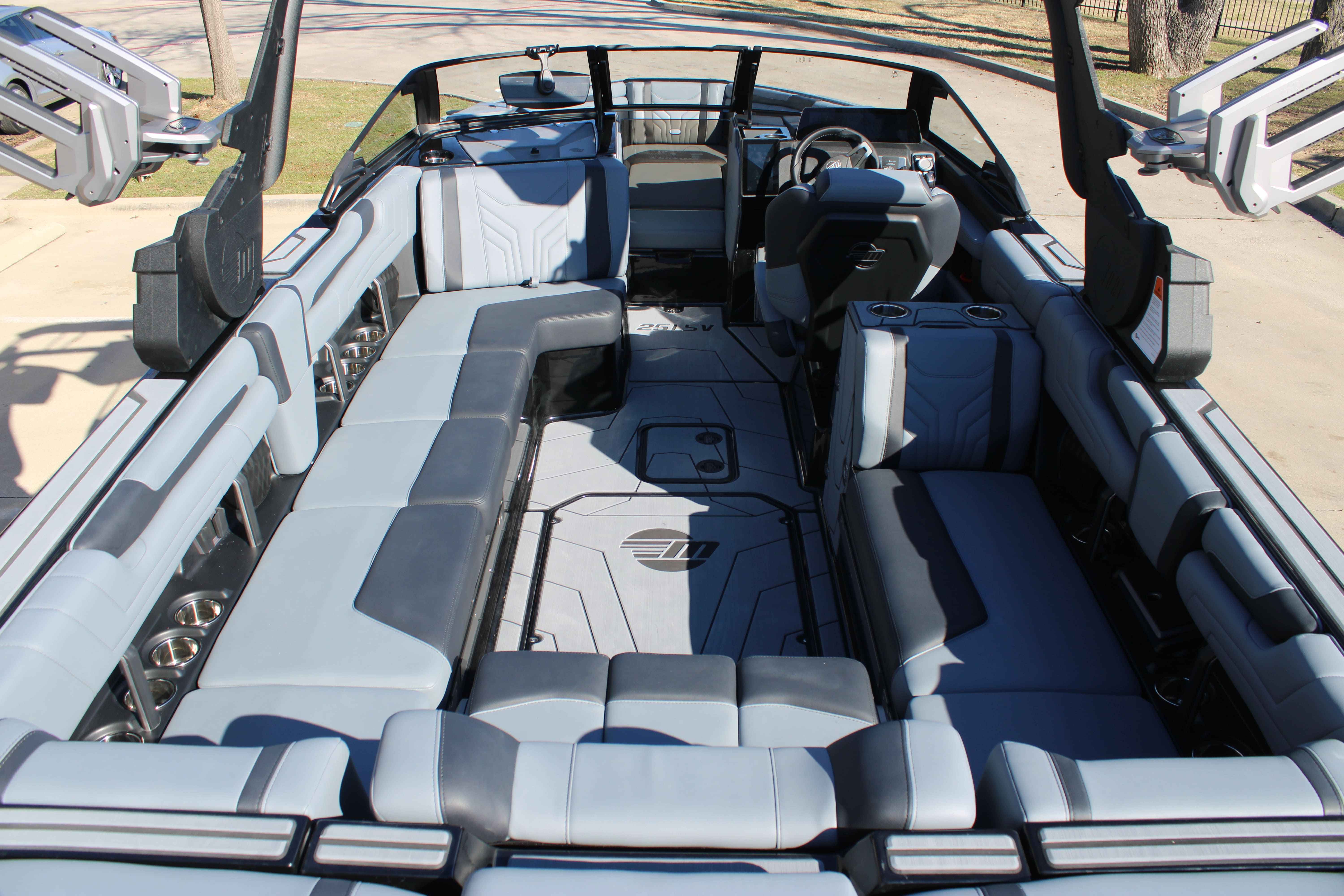 2025 Malibu Boats Wakesetter 25 LSV-14
