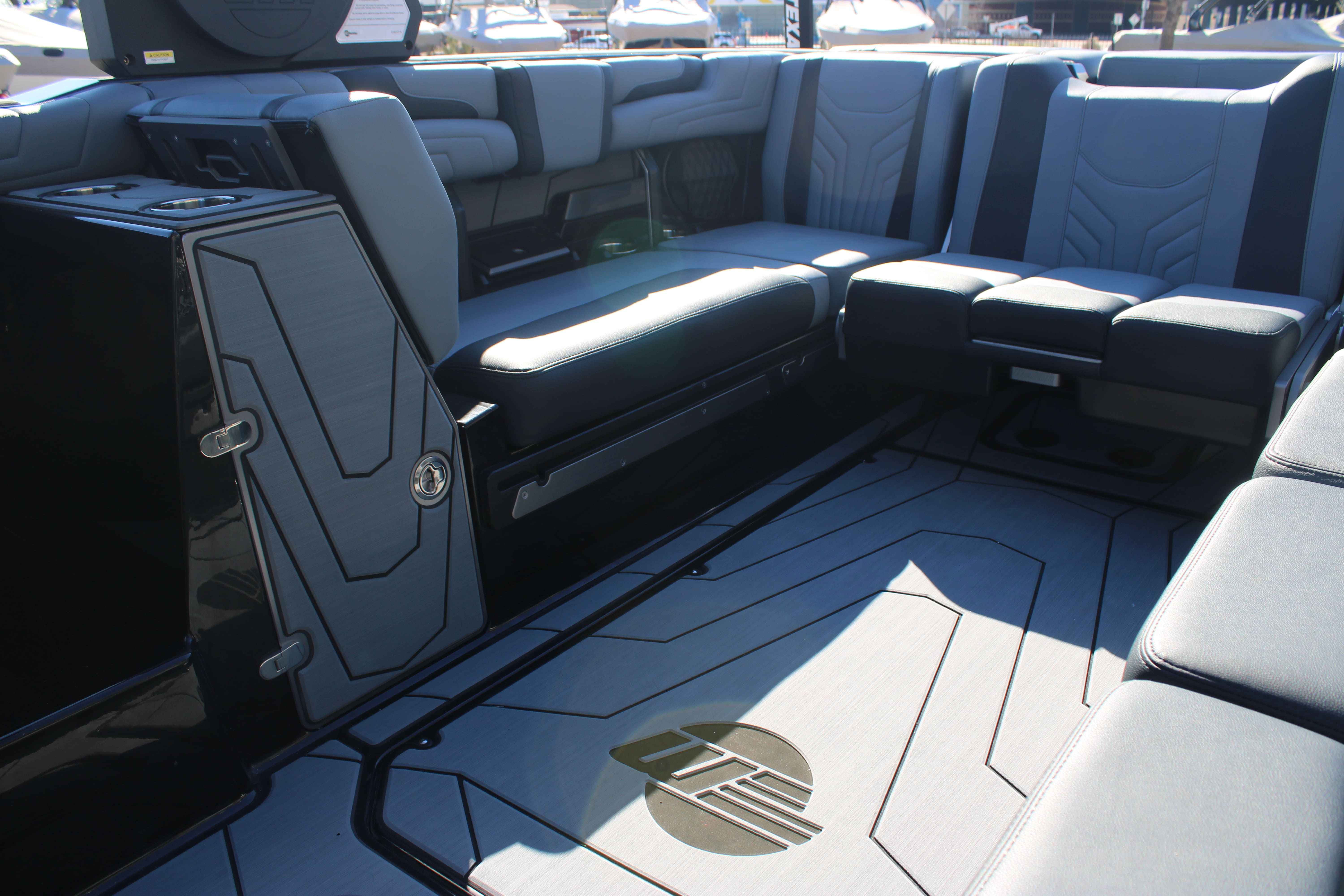 2025 Malibu Boats Wakesetter 25 LSV-17