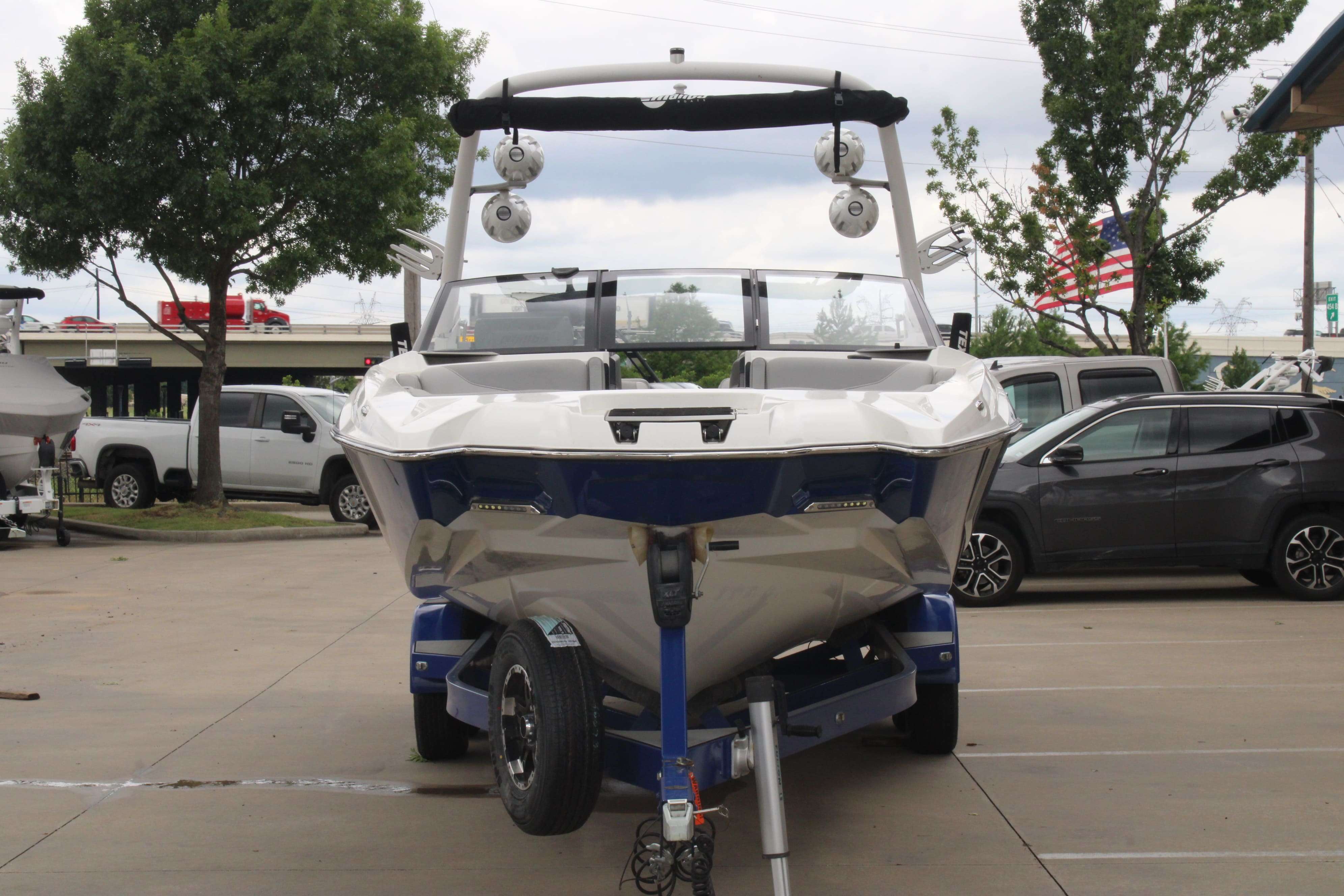 2018 Malibu Boats Wakesetter 24 MXZ-4