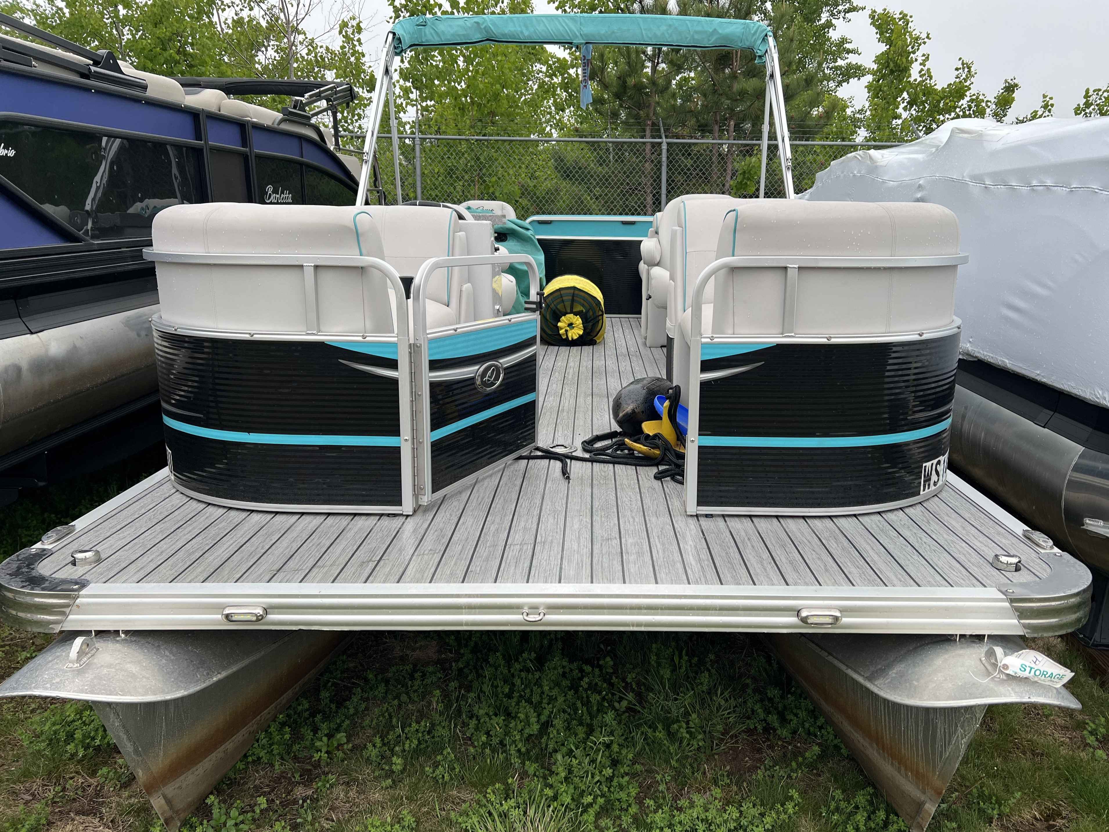 2019 Apex Qwest 822LANAI DS/BAR
