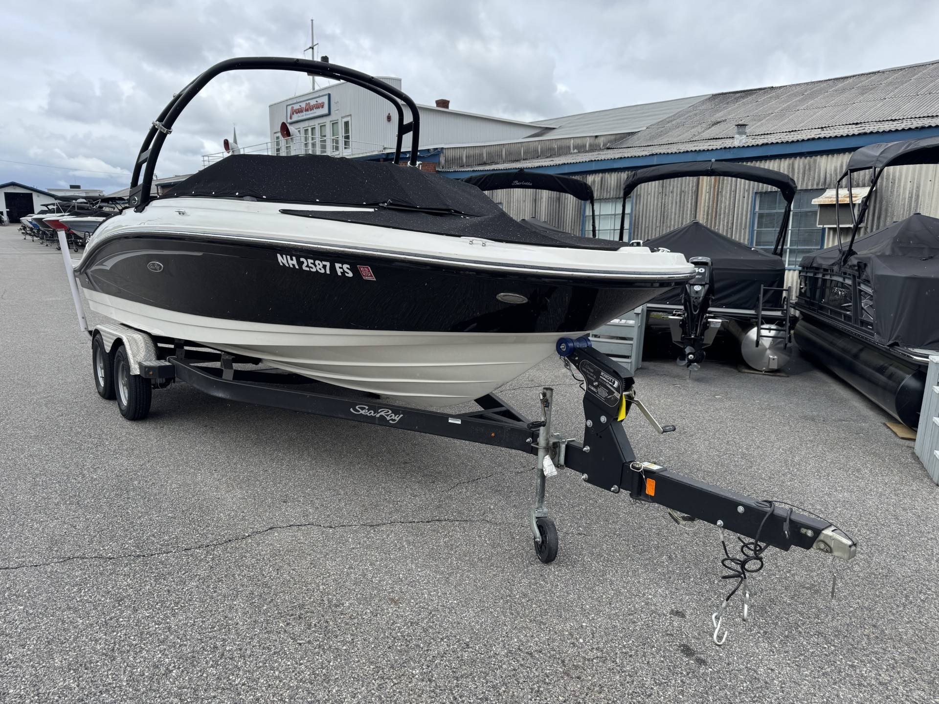 2021 SEA RAY 210SPX0