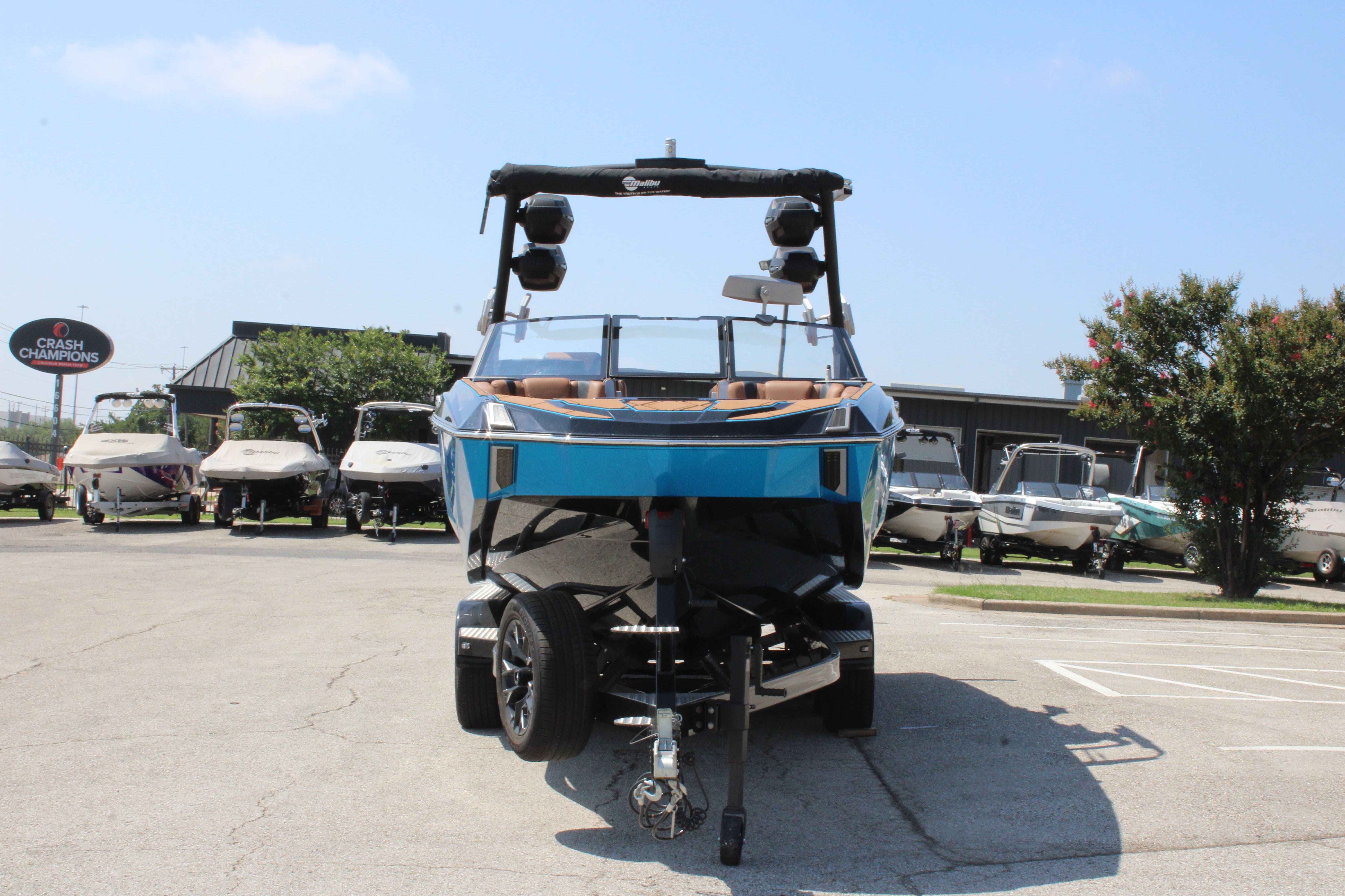 2025 Malibu Boats M242-3